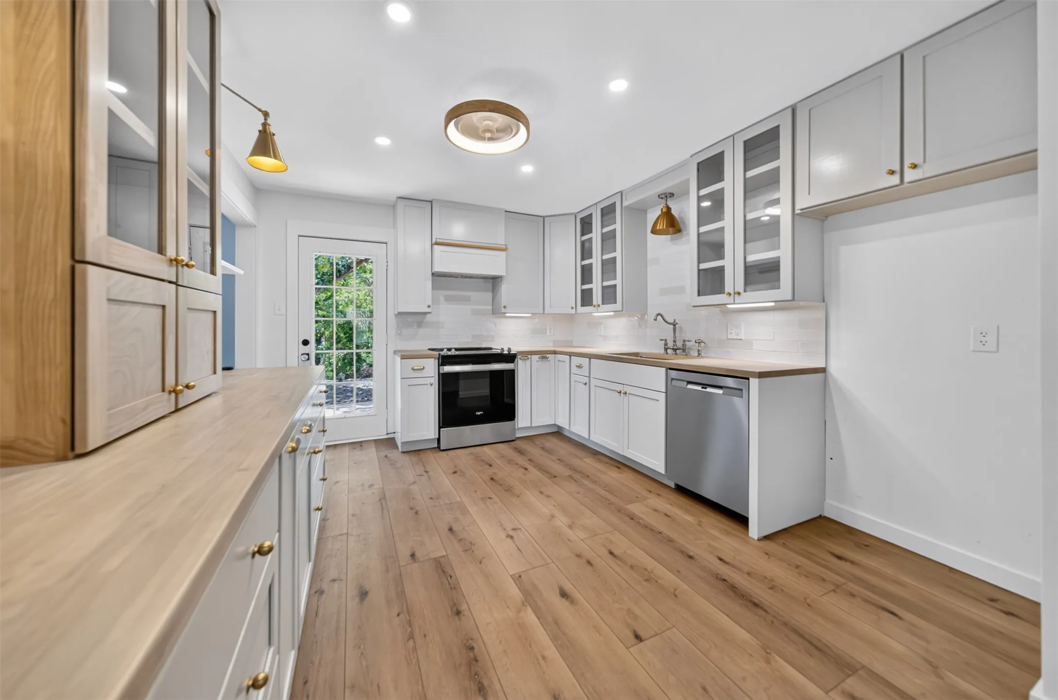 Single Family Residence For Sale in Smith County , 14219 County Road 1252, Tyler, Texas 75709, 4 Bedroom, 2 Bathroom, Garage spaces, 1,872 Sqft, built in 1980, mls#21319971, Real Estate Agent in Tyler, Homes For Sale in Smith county, Homes For Sale in Tyler, Realtor in Tyler Texas, Real Estate Brokerage Independent Realty Texas, Luminita Cordes Realtor