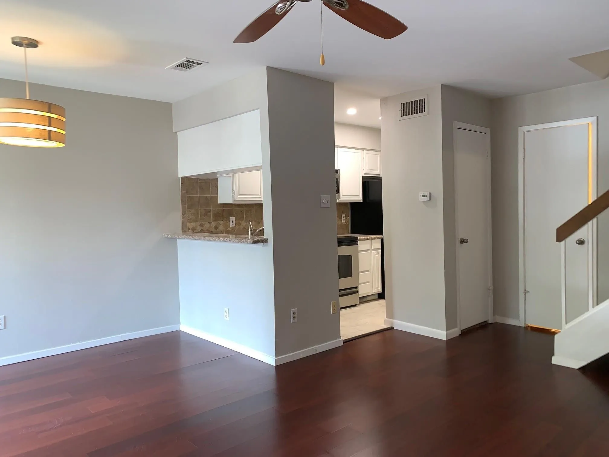 Condominium For Rent in Dallas County , 5740 Martel Avenue A12, Dallas, Texas 75206, 2 Bedroom, 2 Bathroom, 1 Garage spaces, 929 Sqft, built in 1983, mls#21319858, Real Estate Agent in Dallas, Homes For Rent in Dallas county, Homes For Rent in Dallas, Realtor in Dallas Texas, Real Estate Brokerage Independent Realty Texas, Luminita Cordes Realtor