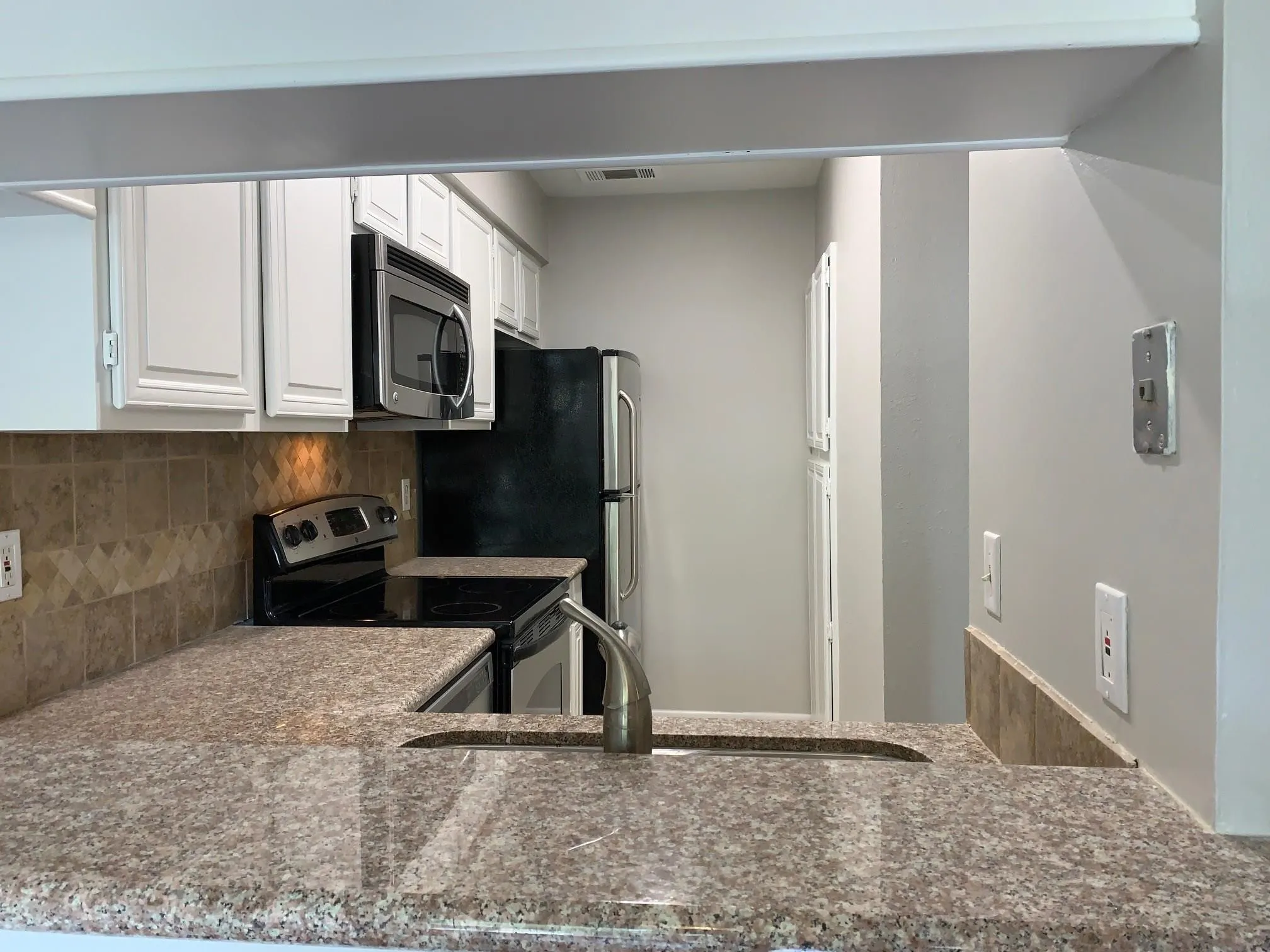 Condominium For Rent in Dallas County , 5740 Martel Avenue A12, Dallas, Texas 75206, 2 Bedroom, 2 Bathroom, 1 Garage spaces, 929 Sqft, built in 1983, mls#21319858, Real Estate Agent in Dallas, Homes For Rent in Dallas county, Homes For Rent in Dallas, Realtor in Dallas Texas, Real Estate Brokerage Independent Realty Texas, Luminita Cordes Realtor