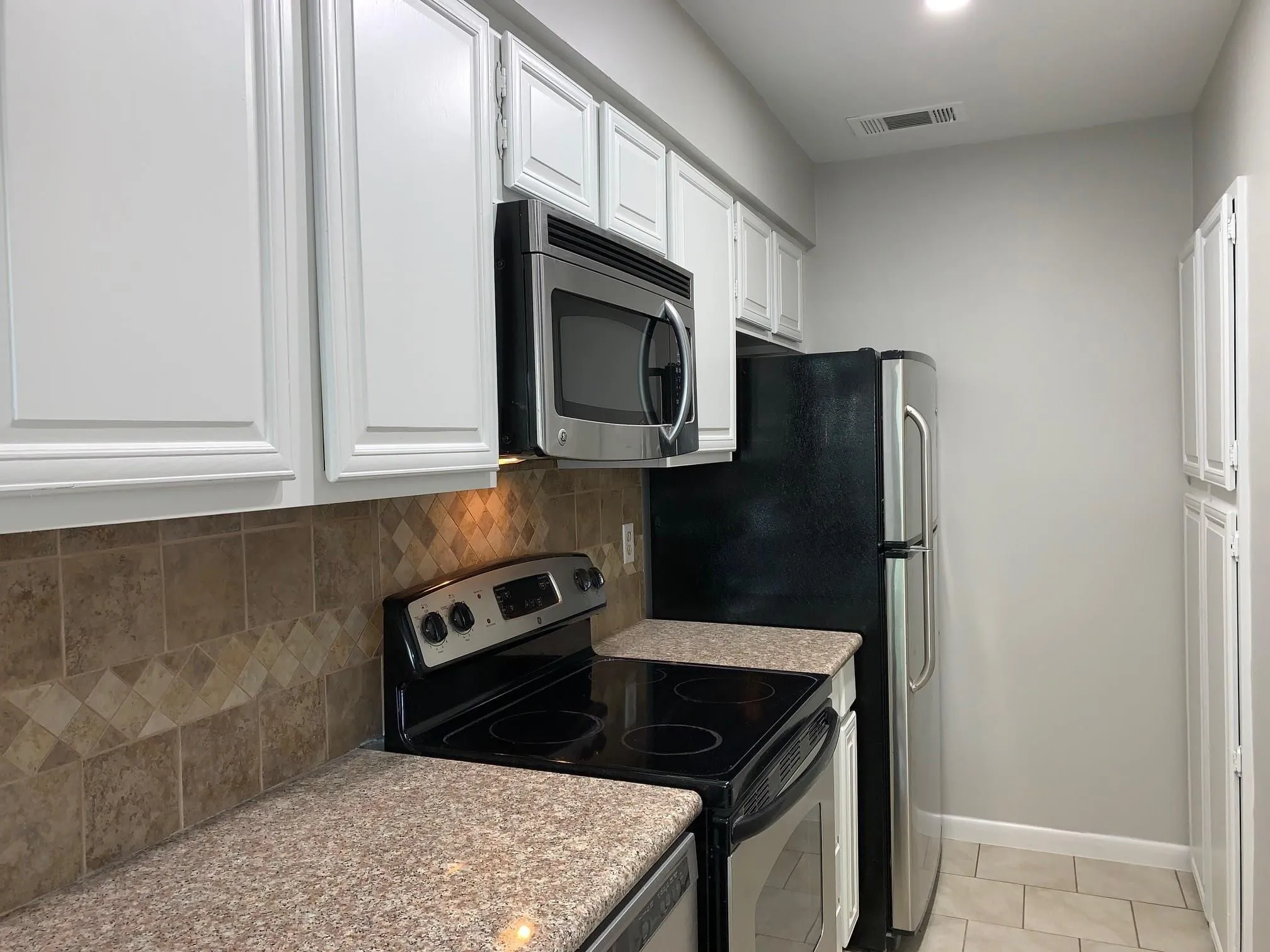 Condominium For Rent in Dallas County , 5740 Martel Avenue A12, Dallas, Texas 75206, 2 Bedroom, 2 Bathroom, 1 Garage spaces, 929 Sqft, built in 1983, mls#21319858, Real Estate Agent in Dallas, Homes For Rent in Dallas county, Homes For Rent in Dallas, Realtor in Dallas Texas, Real Estate Brokerage Independent Realty Texas, Luminita Cordes Realtor