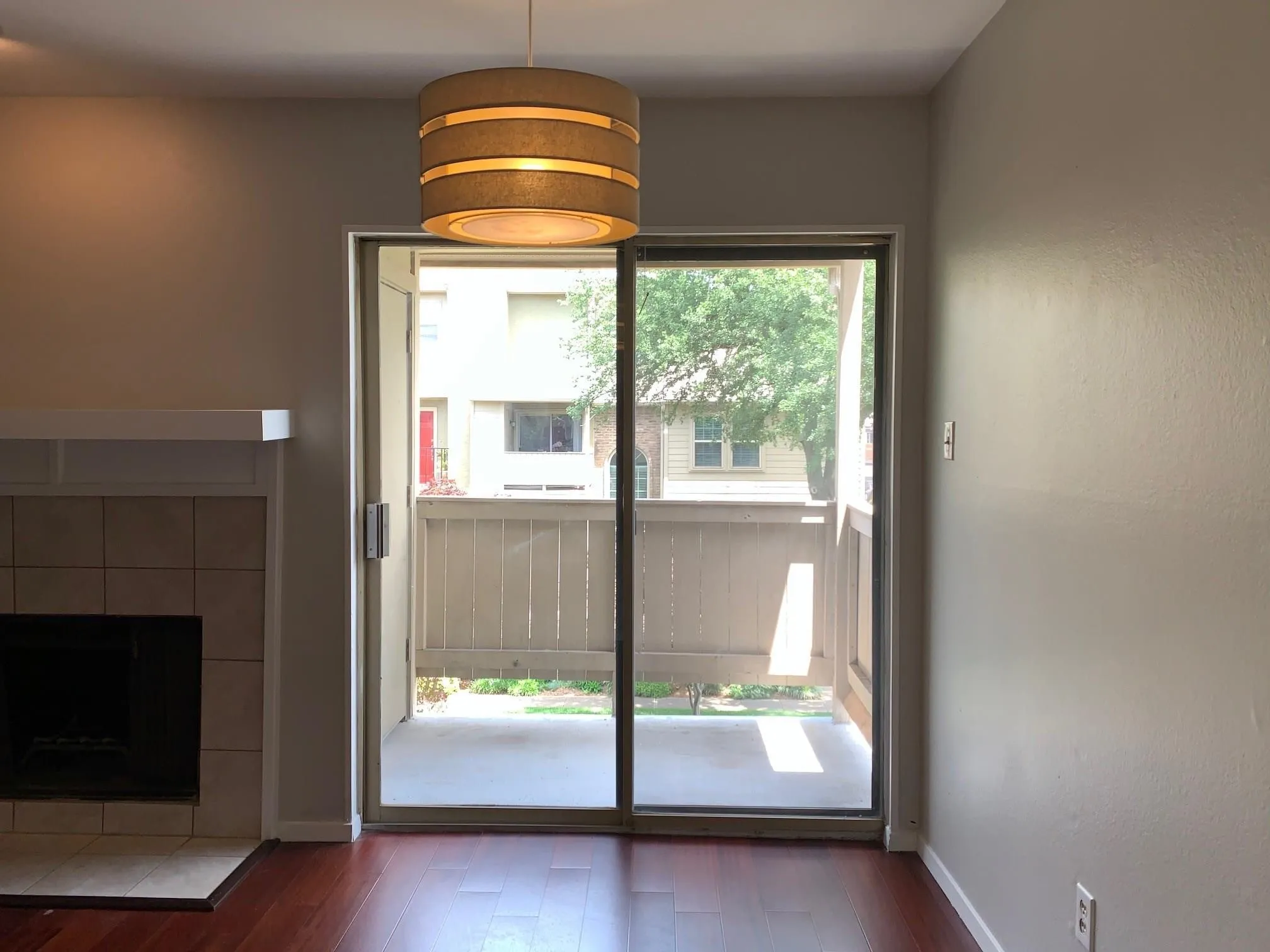 Condominium For Rent in Dallas County , 5740 Martel Avenue A12, Dallas, Texas 75206, 2 Bedroom, 2 Bathroom, 1 Garage spaces, 929 Sqft, built in 1983, mls#21319858, Real Estate Agent in Dallas, Homes For Rent in Dallas county, Homes For Rent in Dallas, Realtor in Dallas Texas, Real Estate Brokerage Independent Realty Texas, Luminita Cordes Realtor