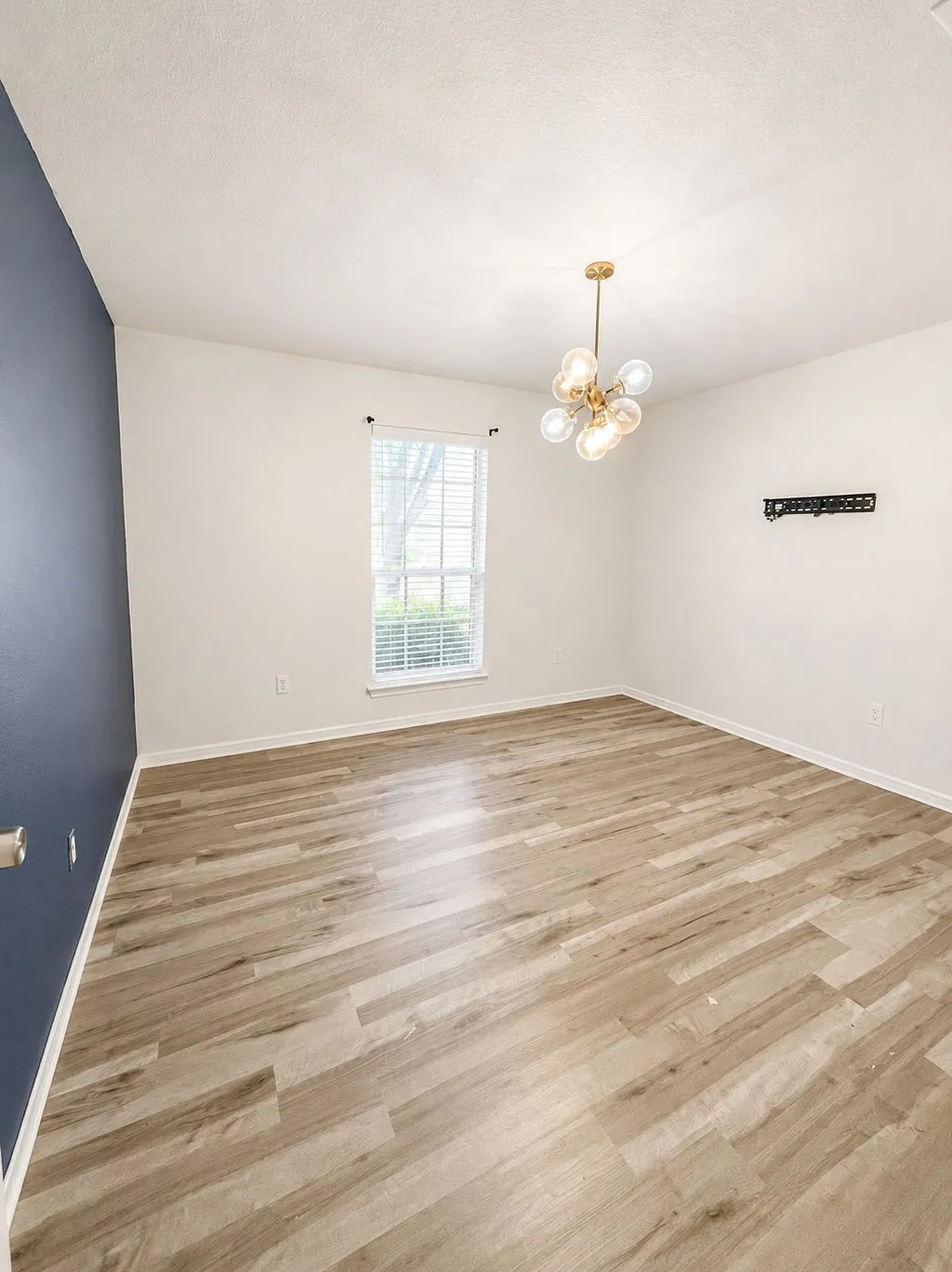 Single Family Residence For Sale in Tarrant County , 825 Forest Heights Drive, Fort Worth, Texas 76036, 4 Bedroom, 4 Bathroom, 2 Garage spaces, 2,441 Sqft, built in 2005, mls#21303985, Real Estate Agent in Fort Worth, Homes For Sale in Tarrant county, Homes For Sale in Fort Worth, Realtor in Fort Worth Texas, Real Estate Brokerage Independent Realty Texas, Luminita Cordes Realtor