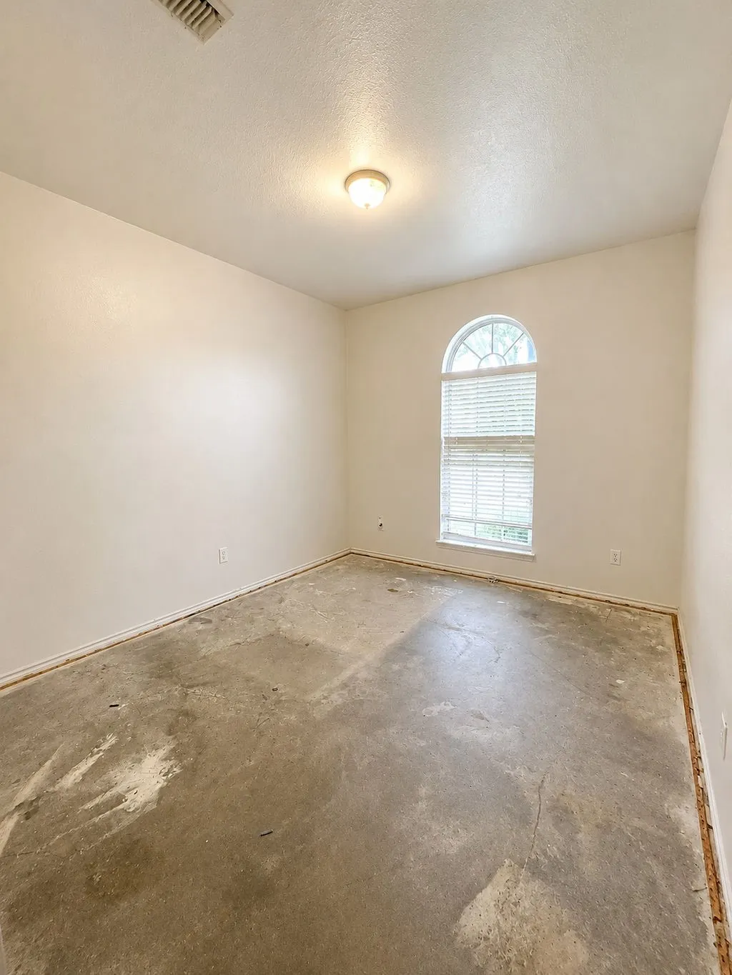 Neutral wall finishes and a ceiling-mounted light fixture