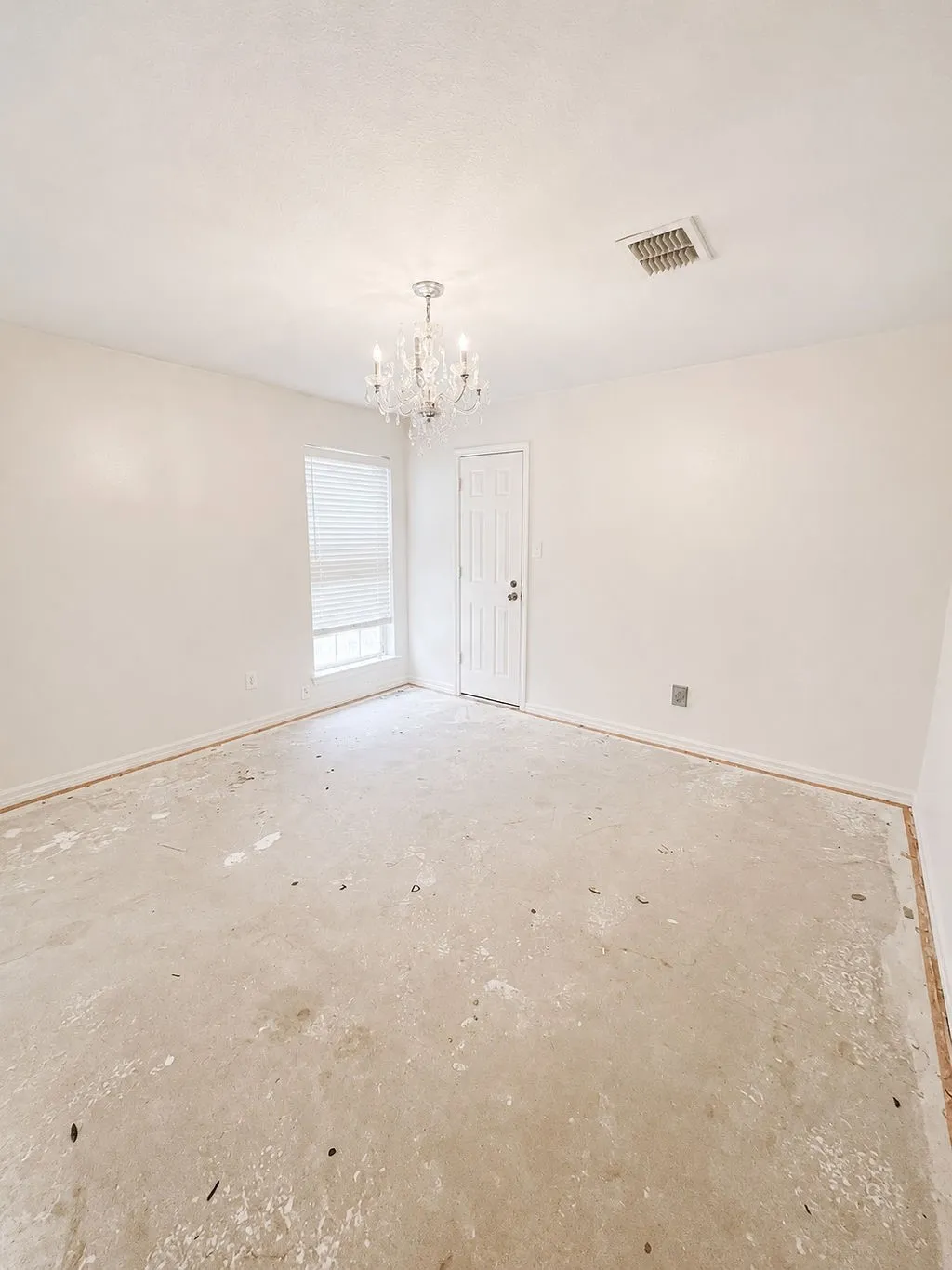 Single Family Residence For Sale in Tarrant County , 825 Forest Heights Drive, Fort Worth, Texas 76036, 4 Bedroom, 4 Bathroom, 2 Garage spaces, 2,441 Sqft, built in 2005, mls#21303985, Real Estate Agent in Fort Worth, Homes For Sale in Tarrant county, Homes For Sale in Fort Worth, Realtor in Fort Worth Texas, Real Estate Brokerage Independent Realty Texas, Luminita Cordes Realtor