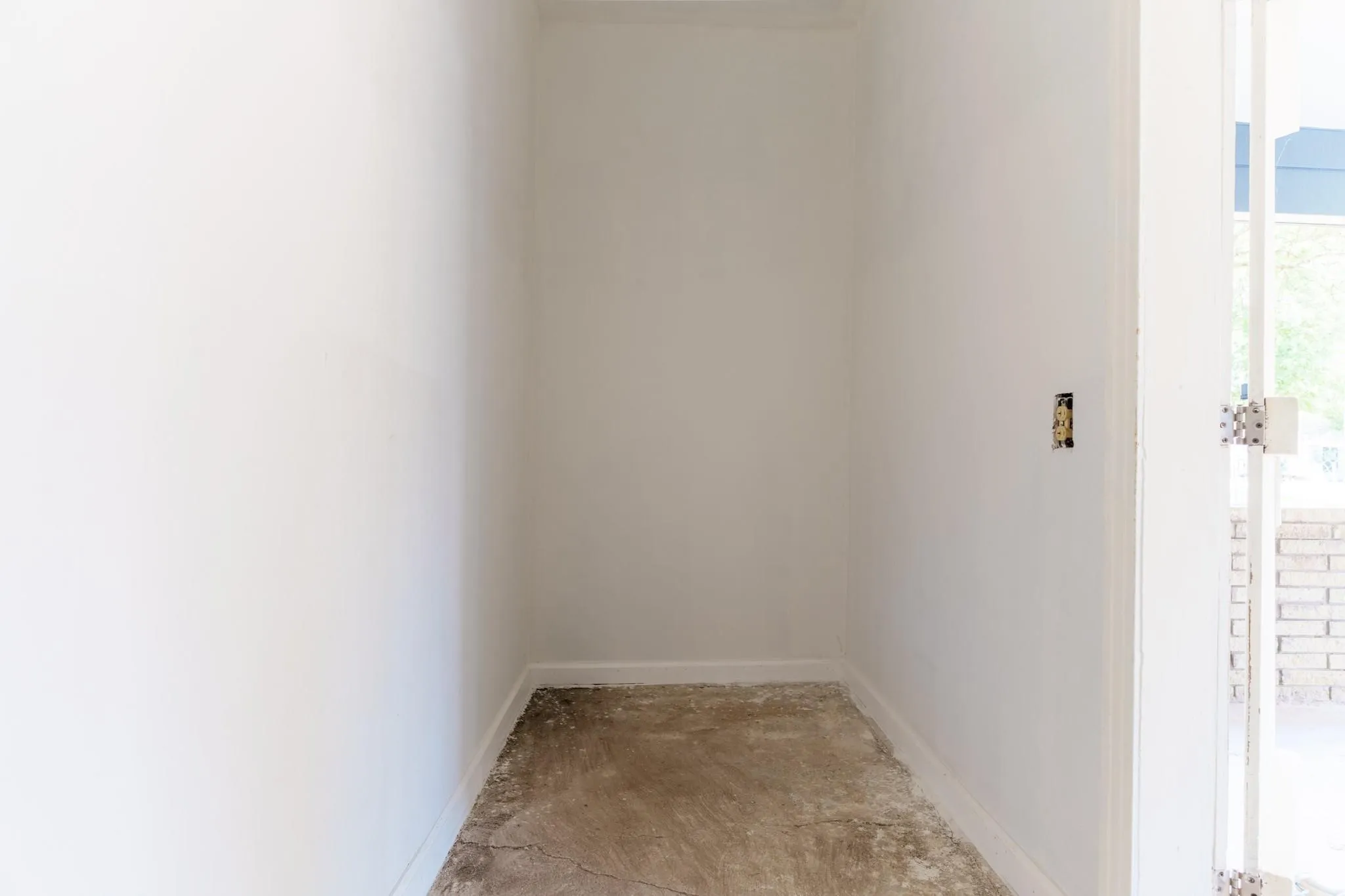Single Family Residence For Sale in Navarro County , 103 N 6th Street E, Dawson, Texas 76639, 3 Bedroom, 1 Bathroom, Garage spaces, 1,353 Sqft, built in 1960, mls#21319980, Real Estate Agent in Dawson, Homes For Sale in Navarro county, Homes For Sale in Dawson, Realtor in Dawson Texas, Real Estate Brokerage Independent Realty Texas, Luminita Cordes Realtor
