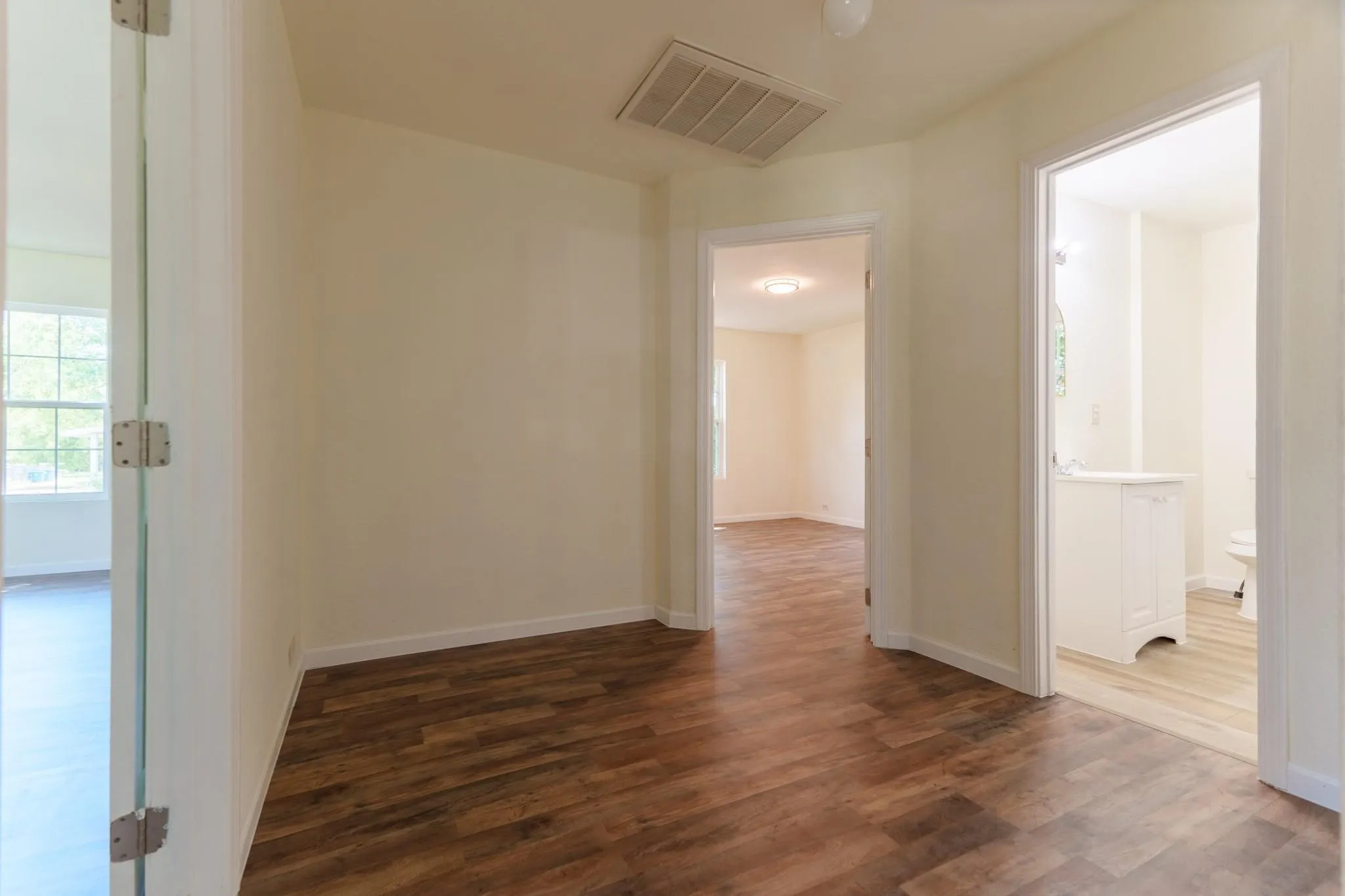 Single Family Residence For Sale in Navarro County , 103 N 6th Street E, Dawson, Texas 76639, 3 Bedroom, 1 Bathroom, Garage spaces, 1,353 Sqft, built in 1960, mls#21319980, Real Estate Agent in Dawson, Homes For Sale in Navarro county, Homes For Sale in Dawson, Realtor in Dawson Texas, Real Estate Brokerage Independent Realty Texas, Luminita Cordes Realtor