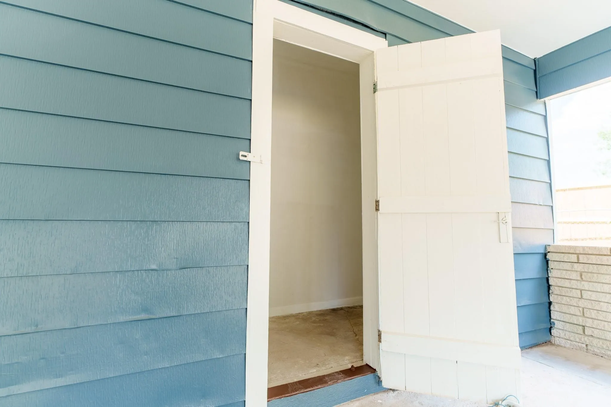 Single Family Residence For Sale in Navarro County , 103 N 6th Street E, Dawson, Texas 76639, 3 Bedroom, 1 Bathroom, Garage spaces, 1,353 Sqft, built in 1960, mls#21319980, Real Estate Agent in Dawson, Homes For Sale in Navarro county, Homes For Sale in Dawson, Realtor in Dawson Texas, Real Estate Brokerage Independent Realty Texas, Luminita Cordes Realtor