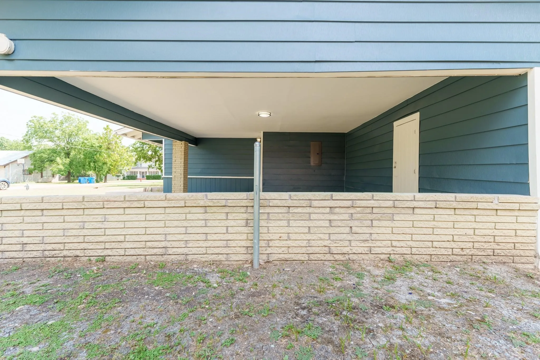 Single Family Residence For Sale in Navarro County , 103 N 6th Street E, Dawson, Texas 76639, 3 Bedroom, 1 Bathroom, Garage spaces, 1,353 Sqft, built in 1960, mls#21319980, Real Estate Agent in Dawson, Homes For Sale in Navarro county, Homes For Sale in Dawson, Realtor in Dawson Texas, Real Estate Brokerage Independent Realty Texas, Luminita Cordes Realtor