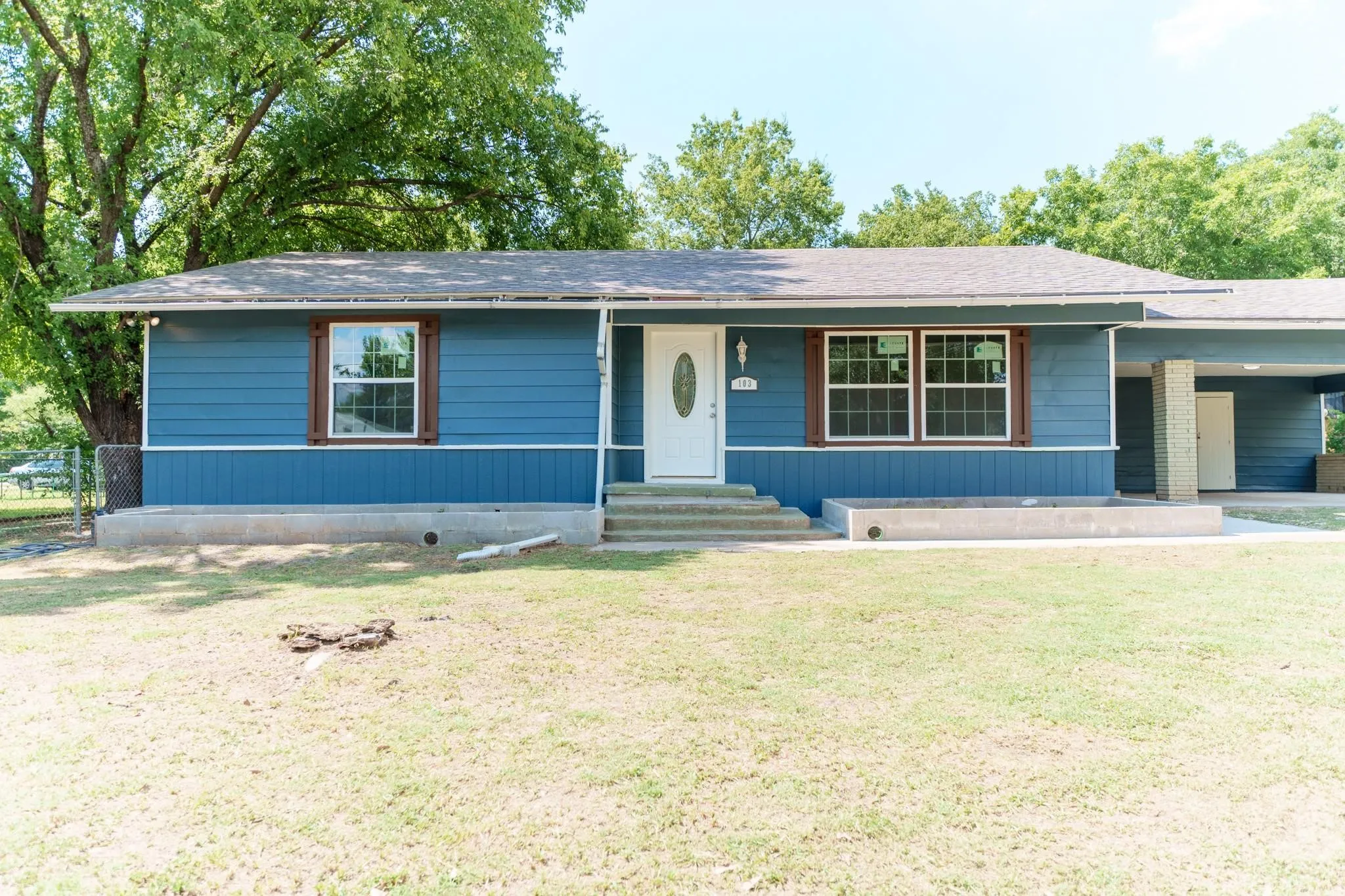 Single Family Residence For Sale in Navarro County , 103 N 6th Street E, Dawson, Texas 76639, 3 Bedroom, 1 Bathroom, Garage spaces, 1,353 Sqft, built in 1960, mls#21319980, Real Estate Agent in Dawson, Homes For Sale in Navarro county, Homes For Sale in Dawson, Realtor in Dawson Texas, Real Estate Brokerage Independent Realty Texas, Luminita Cordes Realtor