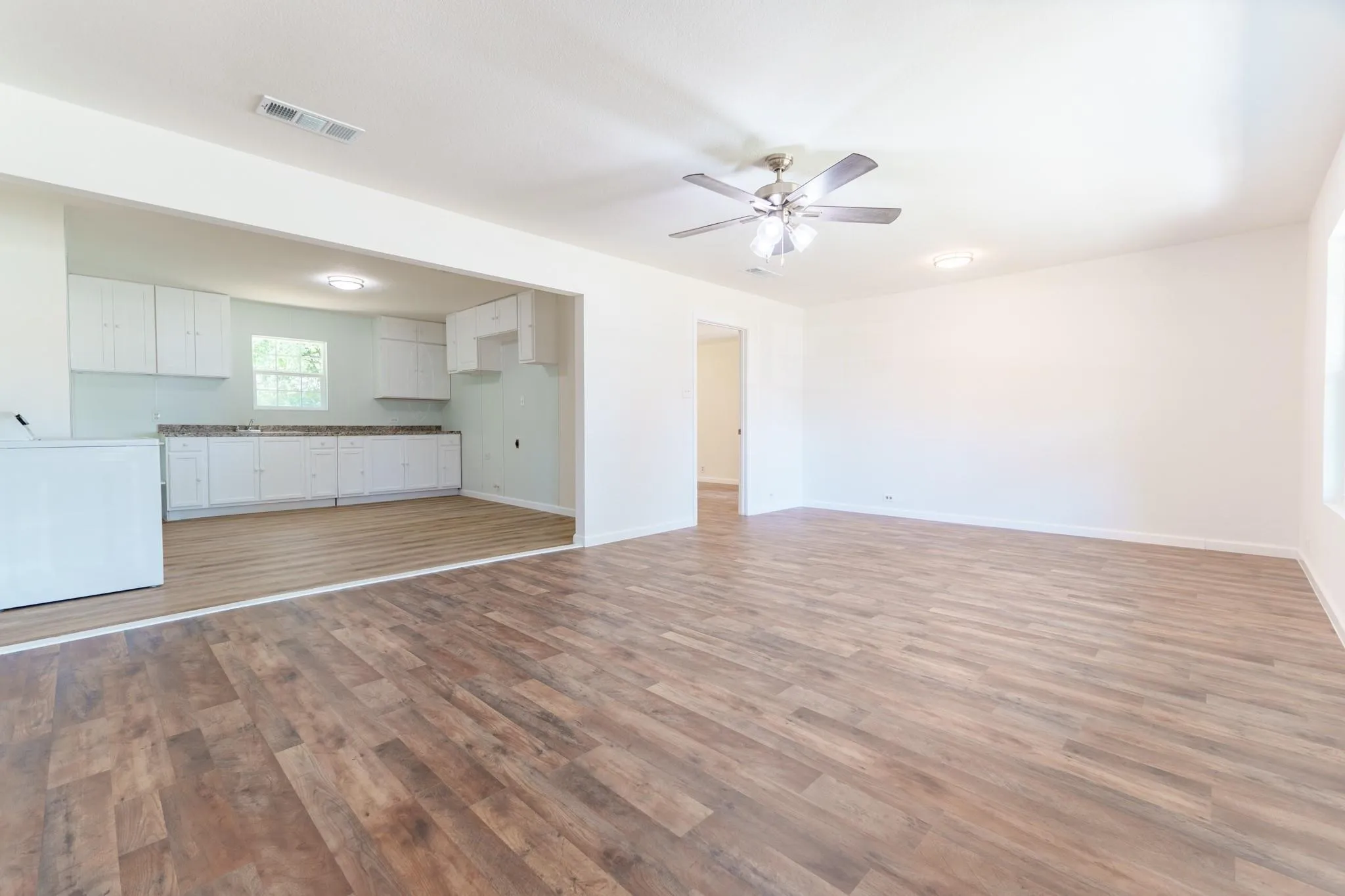 Single Family Residence For Sale in Navarro County , 103 N 6th Street E, Dawson, Texas 76639, 3 Bedroom, 1 Bathroom, Garage spaces, 1,353 Sqft, built in 1960, mls#21319980, Real Estate Agent in Dawson, Homes For Sale in Navarro county, Homes For Sale in Dawson, Realtor in Dawson Texas, Real Estate Brokerage Independent Realty Texas, Luminita Cordes Realtor