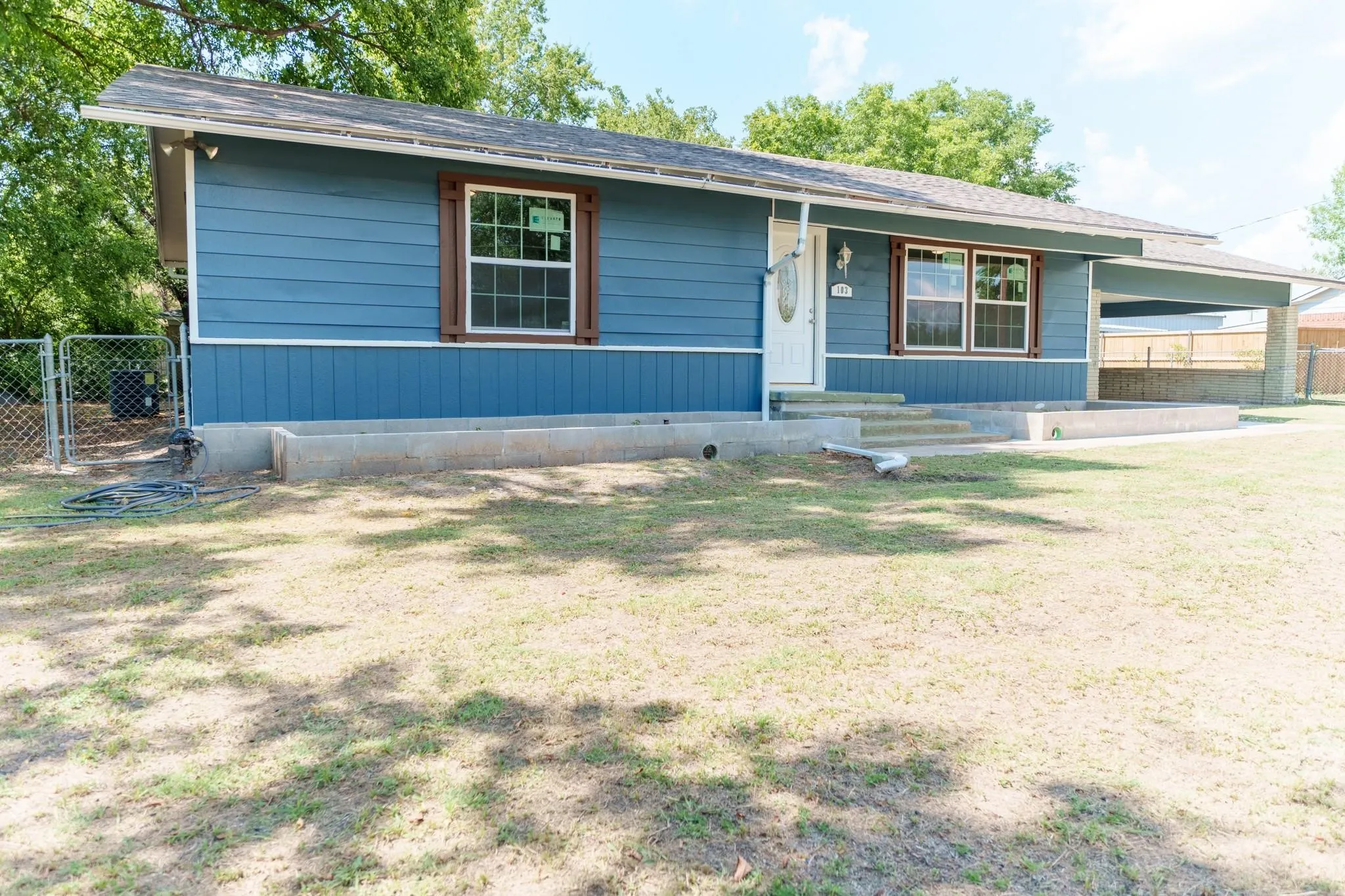 Single Family Residence For Sale in Navarro County , 103 N 6th Street E, Dawson, Texas 76639, 3 Bedroom, 1 Bathroom, Garage spaces, 1,353 Sqft, built in 1960, mls#21319980, Real Estate Agent in Dawson, Homes For Sale in Navarro county, Homes For Sale in Dawson, Realtor in Dawson Texas, Real Estate Brokerage Independent Realty Texas, Luminita Cordes Realtor