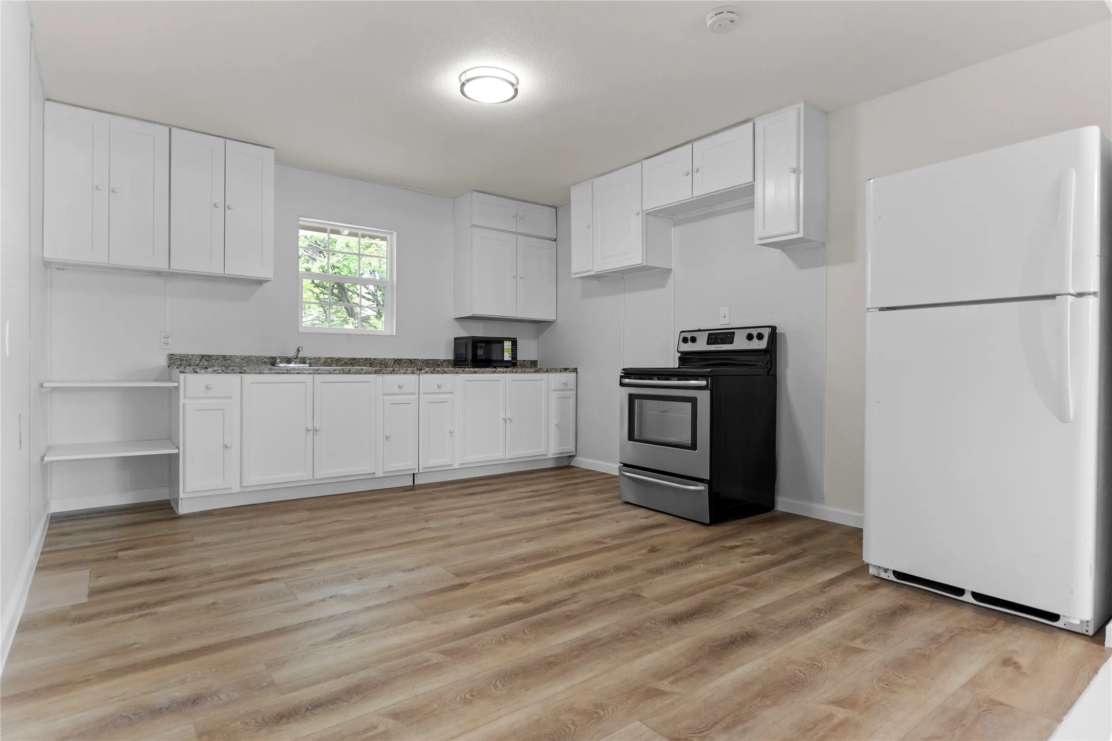 Single Family Residence For Sale in Navarro County , 103 N 6th Street E, Dawson, Texas 76639, 3 Bedroom, 1 Bathroom, Garage spaces, 1,353 Sqft, built in 1960, mls#21319980, Real Estate Agent in Dawson, Homes For Sale in Navarro county, Homes For Sale in Dawson, Realtor in Dawson Texas, Real Estate Brokerage Independent Realty Texas, Luminita Cordes Realtor