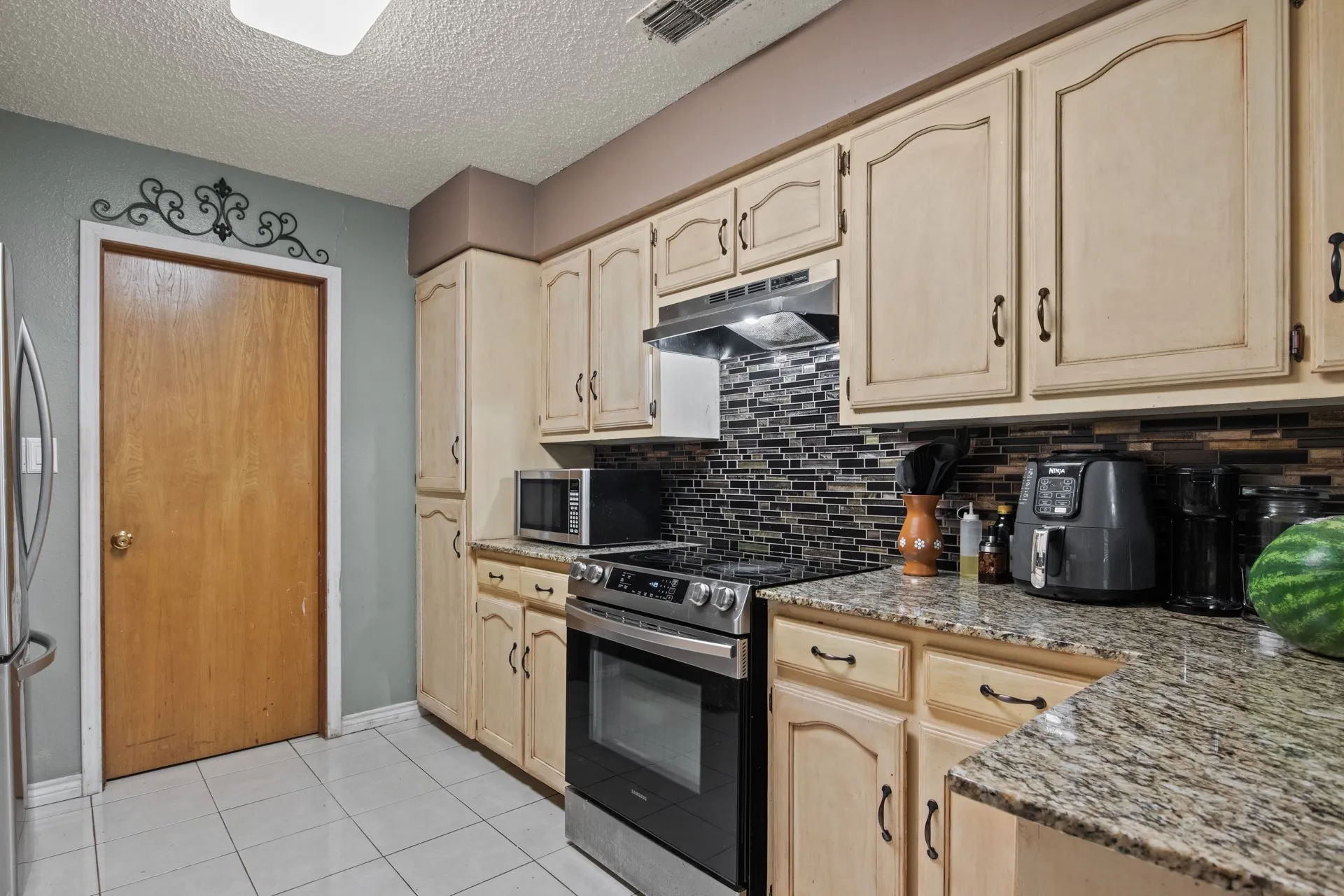 Single Family Residence For Sale in Titus County , 206 Carr Drive, Mt Pleasant, Texas 75455, 3 Bedrooms, 2 Bathrooms, Garage spaces, 2,001 Sqft, built in 1984, Price $219,000, mls#21319974, Real Estate Agent in Mt Pleasant, Homes For Sale in Titus county, Homes For Sale in Mt Pleasant, Realtor in Mt Pleasant Texas, Real Estate Brokerage Independent Realty Texas, Luminita Cordes Realtor