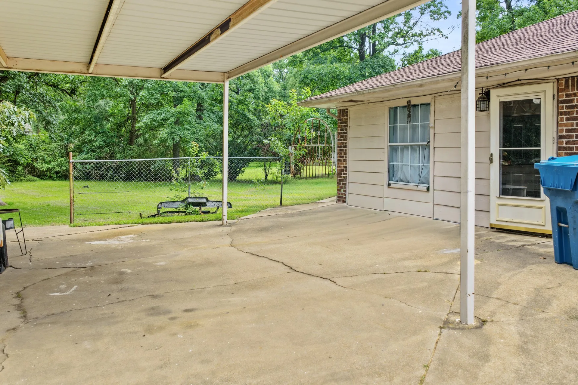 Single Family Residence For Sale in Titus County , 206 Carr Drive, Mt Pleasant, Texas 75455, 3 Bedrooms, 2 Bathrooms, Garage spaces, 2,001 Sqft, built in 1984, Price $219,000, mls#21319974, Real Estate Agent in Mt Pleasant, Homes For Sale in Titus county, Homes For Sale in Mt Pleasant, Realtor in Mt Pleasant Texas, Real Estate Brokerage Independent Realty Texas, Luminita Cordes Realtor