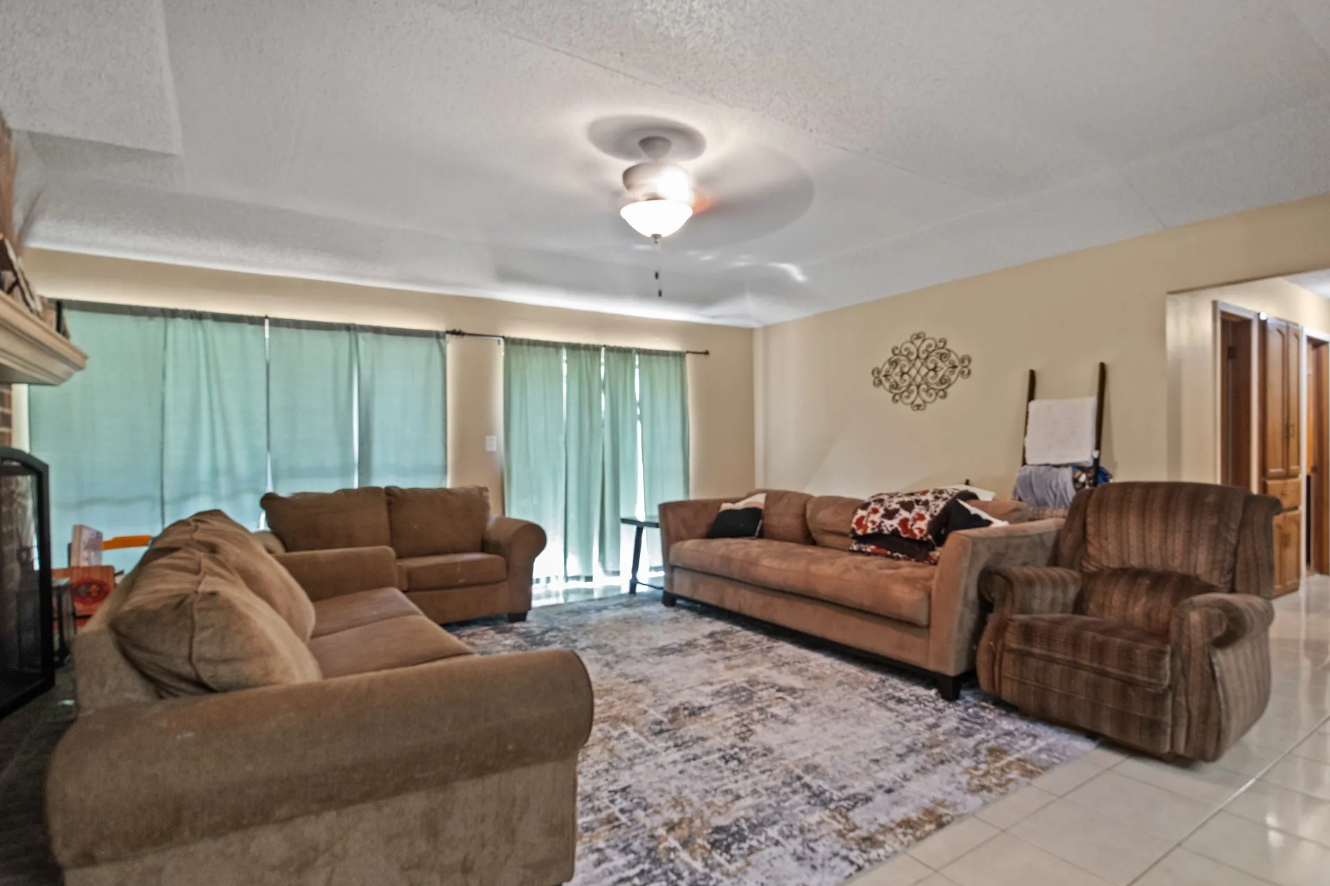 Single Family Residence For Sale in Titus County , 206 Carr Drive, Mt Pleasant, Texas 75455, 3 Bedrooms, 2 Bathrooms, Garage spaces, 2,001 Sqft, built in 1984, Price $219,000, mls#21319974, Real Estate Agent in Mt Pleasant, Homes For Sale in Titus county, Homes For Sale in Mt Pleasant, Realtor in Mt Pleasant Texas, Real Estate Brokerage Independent Realty Texas, Luminita Cordes Realtor