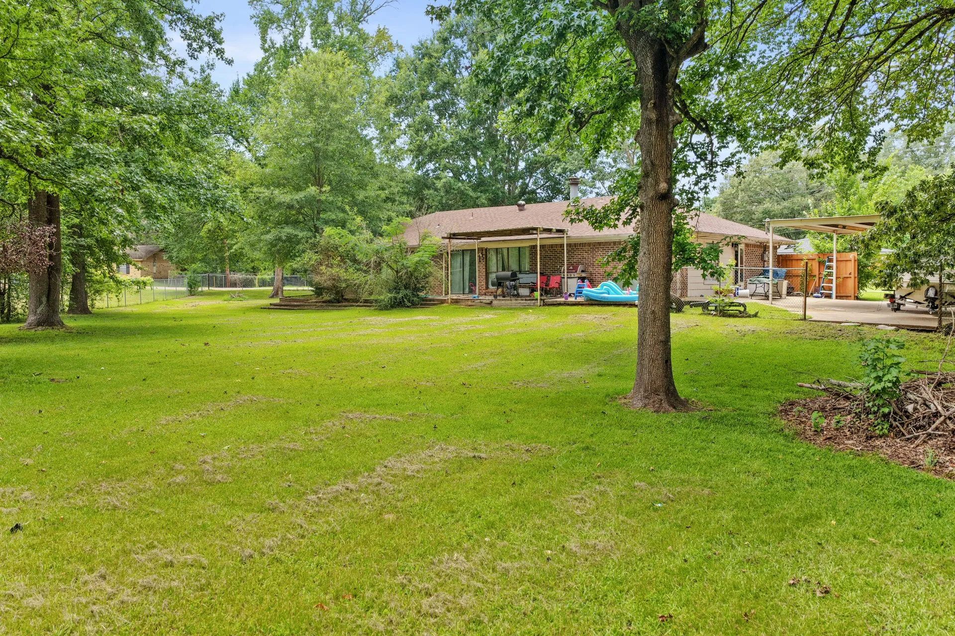 Single Family Residence For Sale in Titus County , 206 Carr Drive, Mt Pleasant, Texas 75455, 3 Bedrooms, 2 Bathrooms, Garage spaces, 2,001 Sqft, built in 1984, Price $219,000, mls#21319974, Real Estate Agent in Mt Pleasant, Homes For Sale in Titus county, Homes For Sale in Mt Pleasant, Realtor in Mt Pleasant Texas, Real Estate Brokerage Independent Realty Texas, Luminita Cordes Realtor