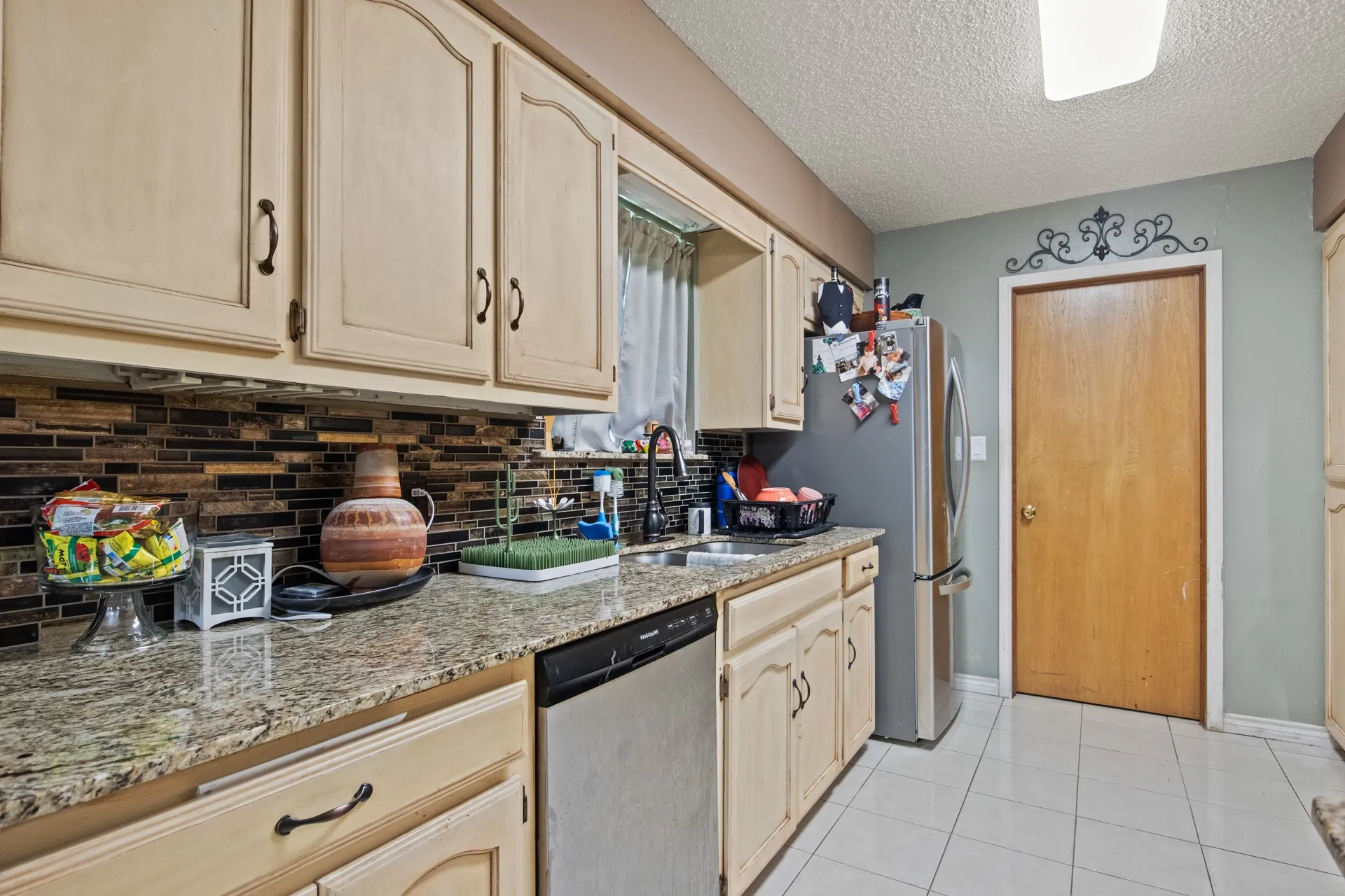 Single Family Residence For Sale in Titus County , 206 Carr Drive, Mt Pleasant, Texas 75455, 3 Bedrooms, 2 Bathrooms, Garage spaces, 2,001 Sqft, built in 1984, Price $219,000, mls#21319974, Real Estate Agent in Mt Pleasant, Homes For Sale in Titus county, Homes For Sale in Mt Pleasant, Realtor in Mt Pleasant Texas, Real Estate Brokerage Independent Realty Texas, Luminita Cordes Realtor