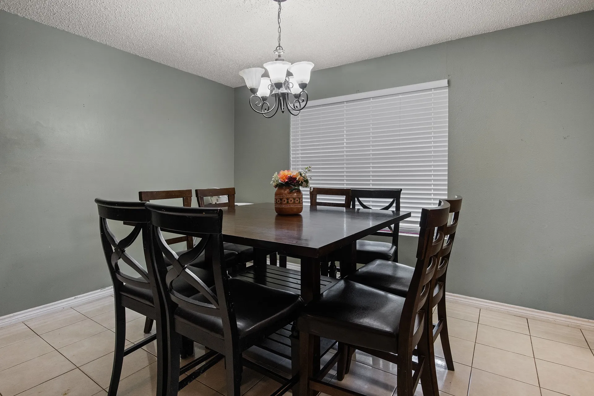 Single Family Residence For Sale in Titus County , 206 Carr Drive, Mt Pleasant, Texas 75455, 3 Bedrooms, 2 Bathrooms, Garage spaces, 2,001 Sqft, built in 1984, Price $219,000, mls#21319974, Real Estate Agent in Mt Pleasant, Homes For Sale in Titus county, Homes For Sale in Mt Pleasant, Realtor in Mt Pleasant Texas, Real Estate Brokerage Independent Realty Texas, Luminita Cordes Realtor
