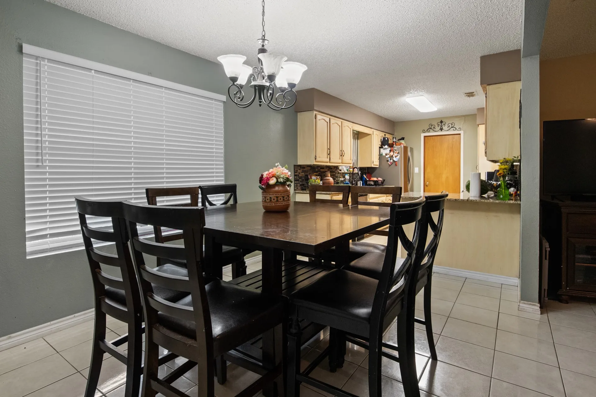 Single Family Residence For Sale in Titus County , 206 Carr Drive, Mt Pleasant, Texas 75455, 3 Bedrooms, 2 Bathrooms, Garage spaces, 2,001 Sqft, built in 1984, Price $219,000, mls#21319974, Real Estate Agent in Mt Pleasant, Homes For Sale in Titus county, Homes For Sale in Mt Pleasant, Realtor in Mt Pleasant Texas, Real Estate Brokerage Independent Realty Texas, Luminita Cordes Realtor