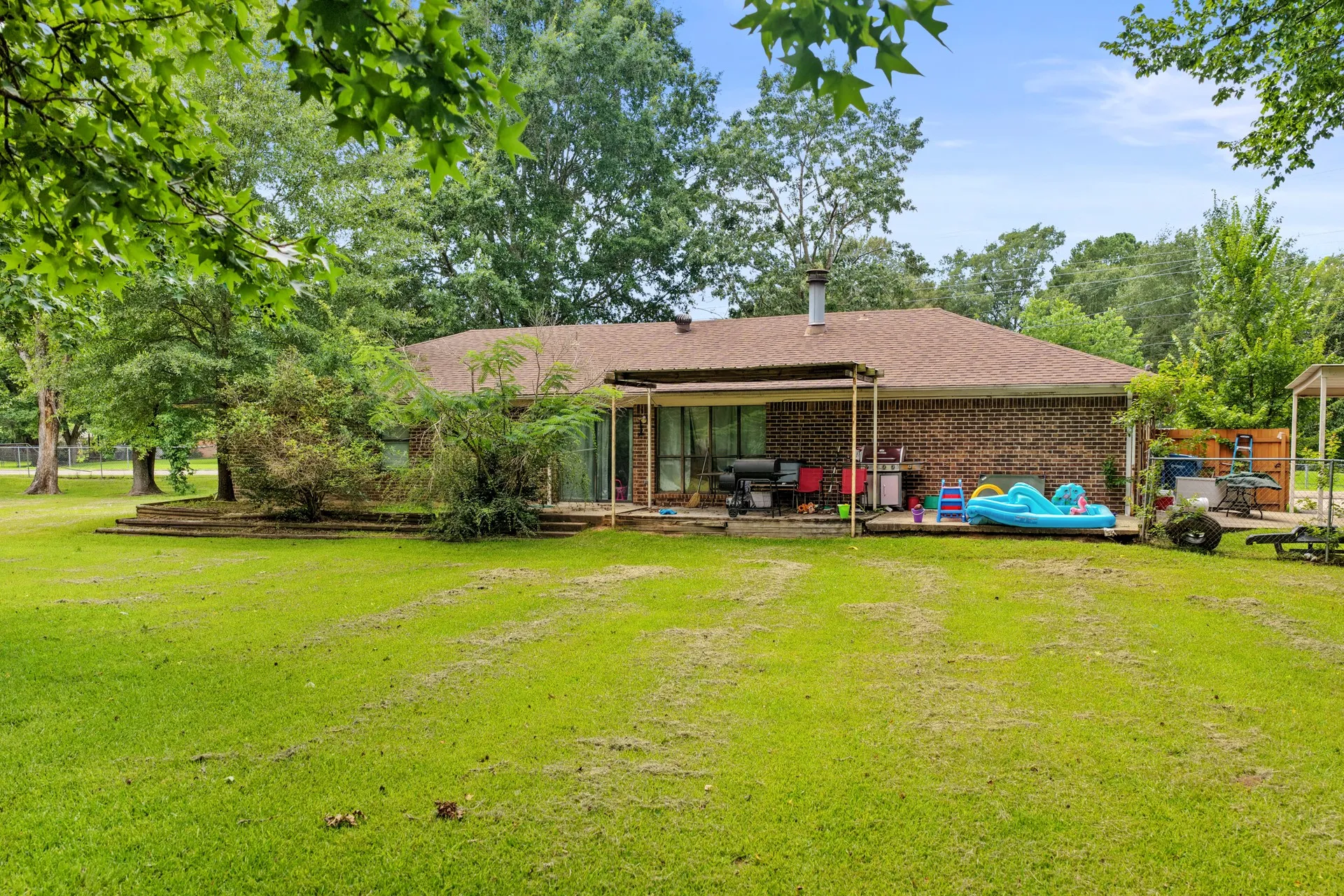 Single Family Residence For Sale in Titus County , 206 Carr Drive, Mt Pleasant, Texas 75455, 3 Bedrooms, 2 Bathrooms, Garage spaces, 2,001 Sqft, built in 1984, Price $219,000, mls#21319974, Real Estate Agent in Mt Pleasant, Homes For Sale in Titus county, Homes For Sale in Mt Pleasant, Realtor in Mt Pleasant Texas, Real Estate Brokerage Independent Realty Texas, Luminita Cordes Realtor