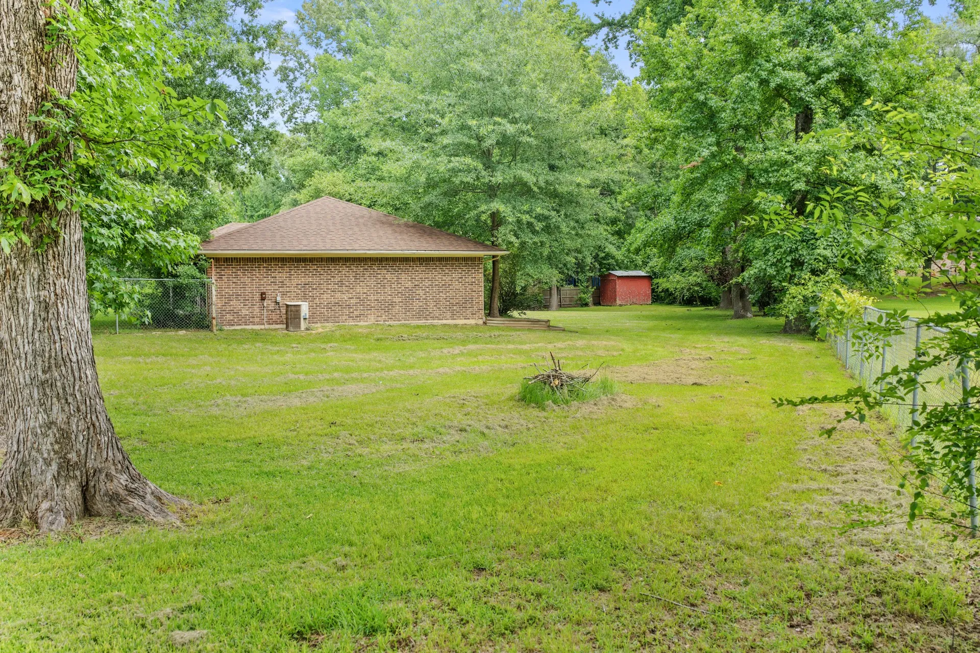 Single Family Residence For Sale in Titus County , 206 Carr Drive, Mt Pleasant, Texas 75455, 3 Bedrooms, 2 Bathrooms, Garage spaces, 2,001 Sqft, built in 1984, Price $219,000, mls#21319974, Real Estate Agent in Mt Pleasant, Homes For Sale in Titus county, Homes For Sale in Mt Pleasant, Realtor in Mt Pleasant Texas, Real Estate Brokerage Independent Realty Texas, Luminita Cordes Realtor