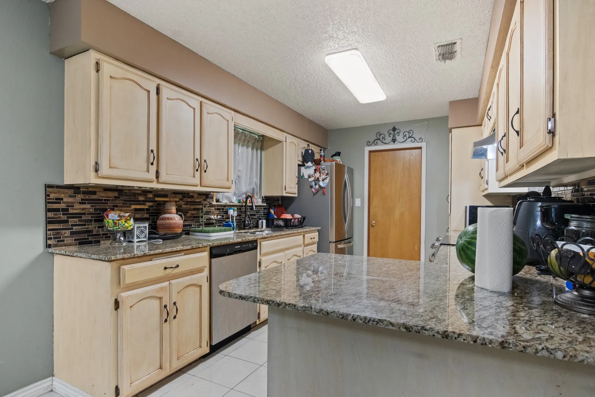 Single Family Residence For Sale in Titus County , 206 Carr Drive, Mt Pleasant, Texas 75455, 3 Bedrooms, 2 Bathrooms, Garage spaces, 2,001 Sqft, built in 1984, Price $219,000, mls#21319974, Real Estate Agent in Mt Pleasant, Homes For Sale in Titus county, Homes For Sale in Mt Pleasant, Realtor in Mt Pleasant Texas, Real Estate Brokerage Independent Realty Texas, Luminita Cordes Realtor