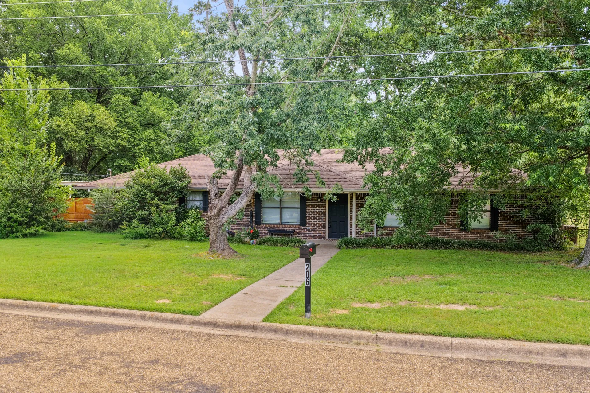 Single Family Residence For Sale in Titus County , 206 Carr Drive, Mt Pleasant, Texas 75455, 3 Bedrooms, 2 Bathrooms, Garage spaces, 2,001 Sqft, built in 1984, Price $219,000, mls#21319974, Real Estate Agent in Mt Pleasant, Homes For Sale in Titus county, Homes For Sale in Mt Pleasant, Realtor in Mt Pleasant Texas, Real Estate Brokerage Independent Realty Texas, Luminita Cordes Realtor