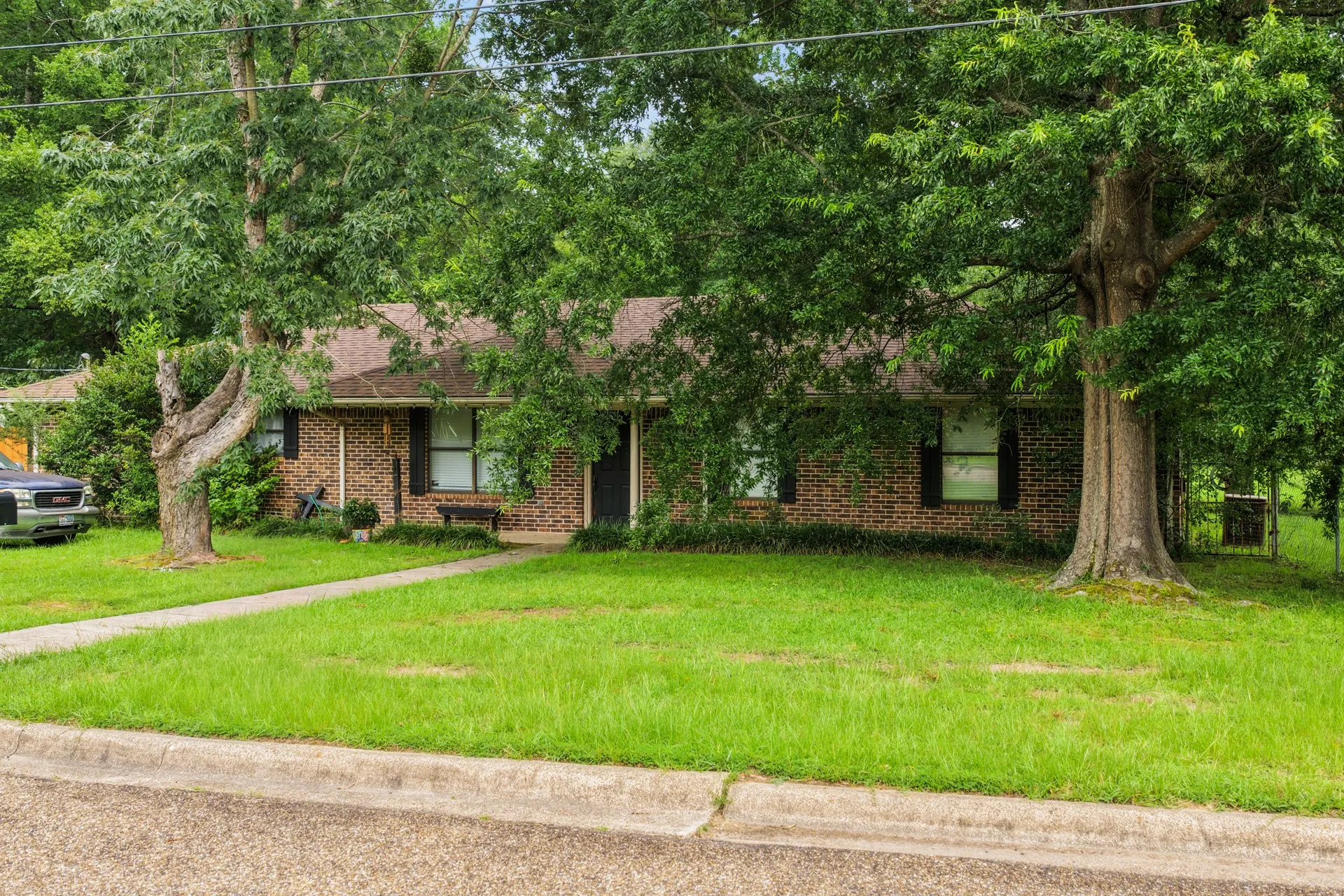 Single Family Residence For Sale in Titus County , 206 Carr Drive, Mt Pleasant, Texas 75455, 3 Bedrooms, 2 Bathrooms, Garage spaces, 2,001 Sqft, built in 1984, Price $219,000, mls#21319974, Real Estate Agent in Mt Pleasant, Homes For Sale in Titus county, Homes For Sale in Mt Pleasant, Realtor in Mt Pleasant Texas, Real Estate Brokerage Independent Realty Texas, Luminita Cordes Realtor