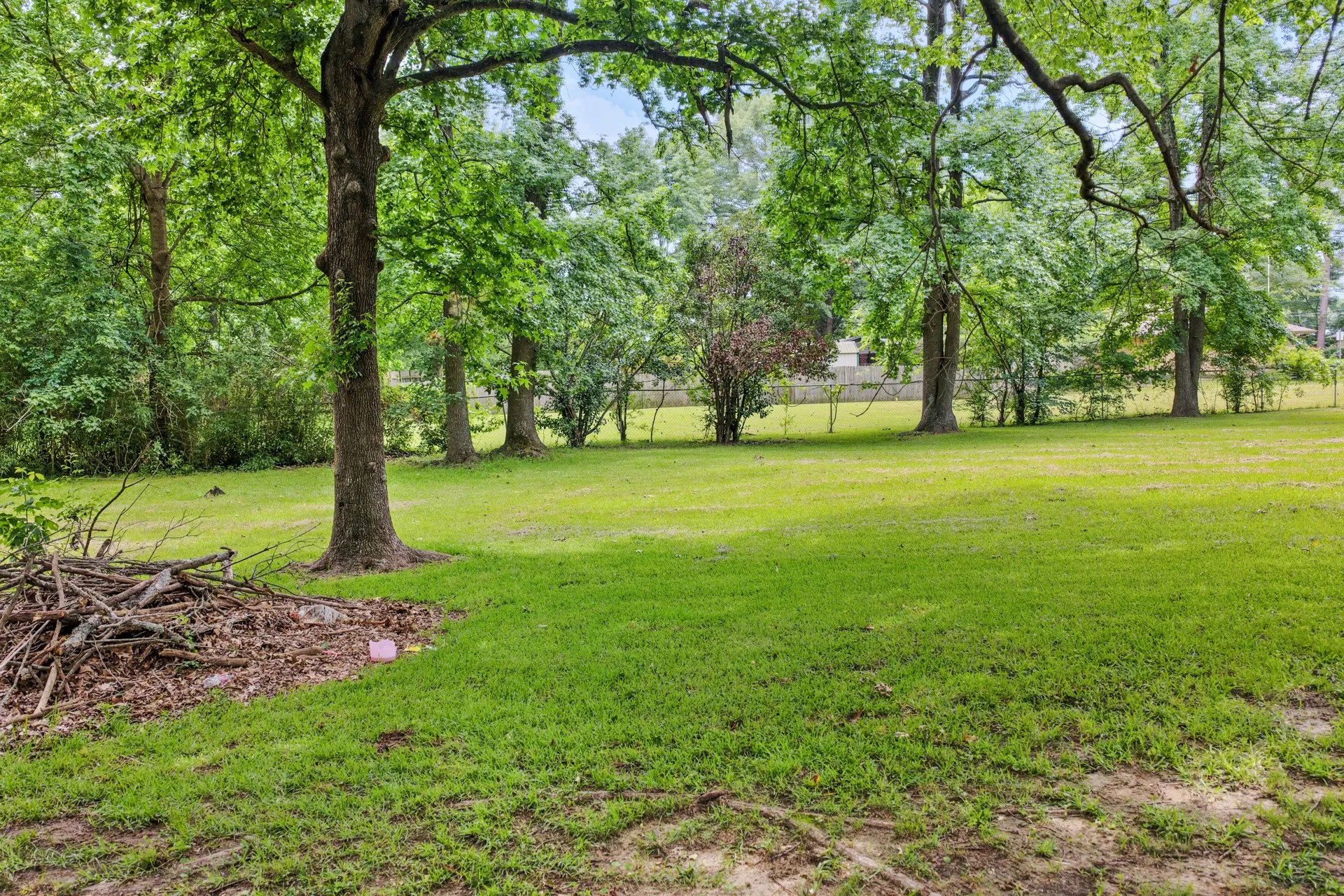 Single Family Residence For Sale in Titus County , 206 Carr Drive, Mt Pleasant, Texas 75455, 3 Bedrooms, 2 Bathrooms, Garage spaces, 2,001 Sqft, built in 1984, Price $219,000, mls#21319974, Real Estate Agent in Mt Pleasant, Homes For Sale in Titus county, Homes For Sale in Mt Pleasant, Realtor in Mt Pleasant Texas, Real Estate Brokerage Independent Realty Texas, Luminita Cordes Realtor