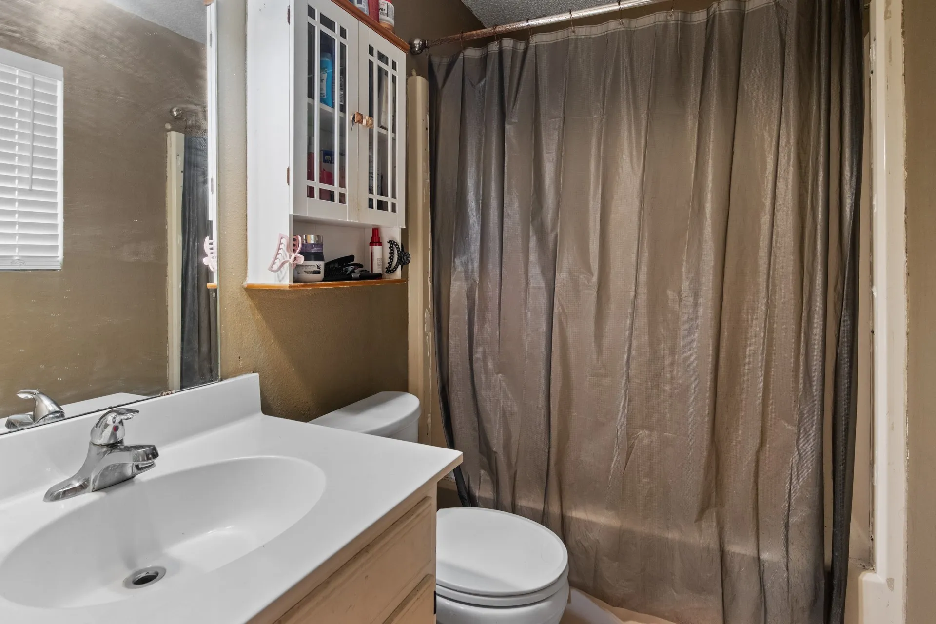 Single Family Residence For Sale in Titus County , 206 Carr Drive, Mt Pleasant, Texas 75455, 3 Bedrooms, 2 Bathrooms, Garage spaces, 2,001 Sqft, built in 1984, Price $219,000, mls#21319974, Real Estate Agent in Mt Pleasant, Homes For Sale in Titus county, Homes For Sale in Mt Pleasant, Realtor in Mt Pleasant Texas, Real Estate Brokerage Independent Realty Texas, Luminita Cordes Realtor