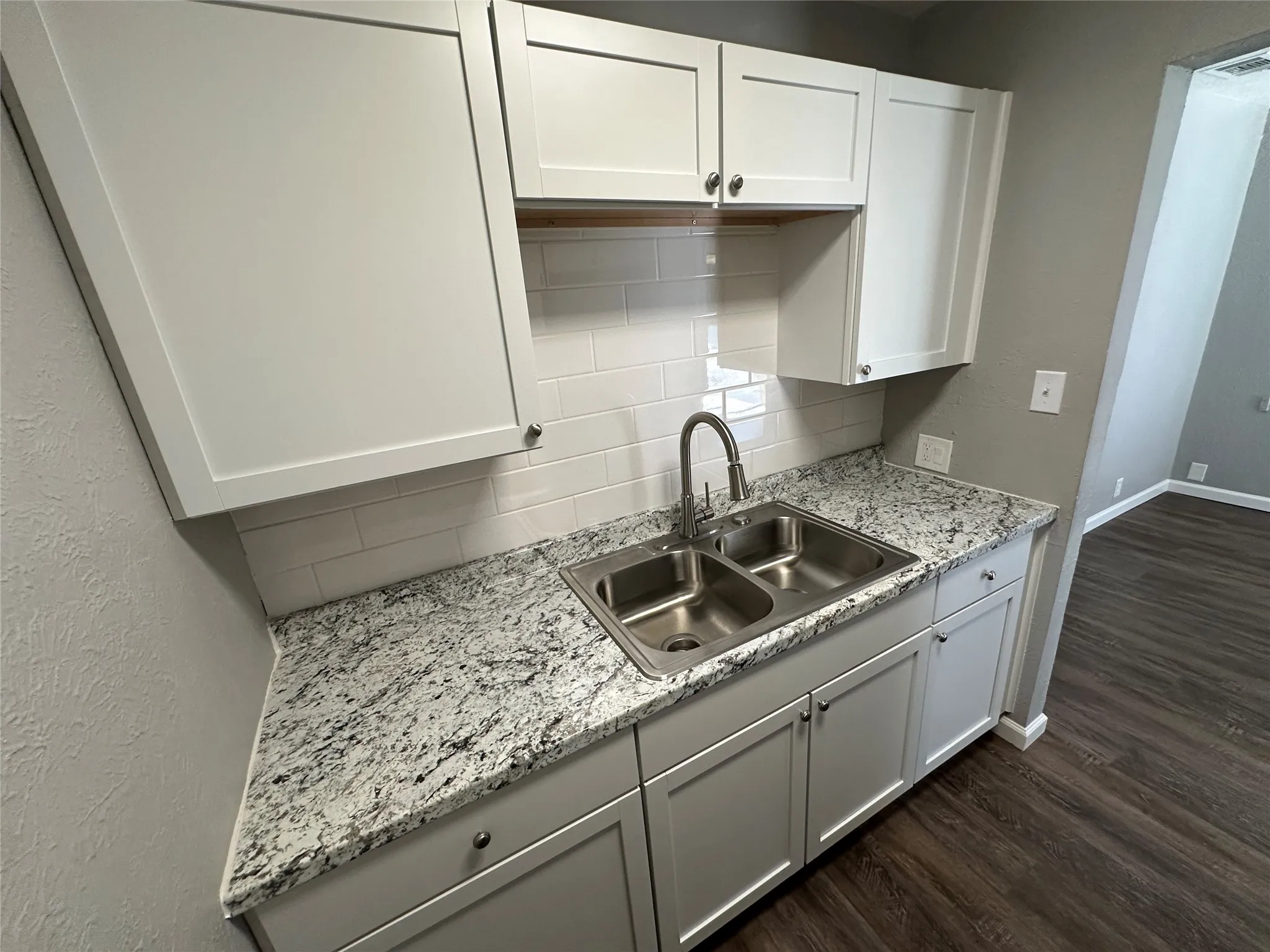 Duplex For Rent in Tarrant County , 907 S Mesquite Street 907A, Arlington, Texas 76010, 1 Bedroom, 1 Bathroom, Garage spaces, 500 Sqft, built in 1984, mls#21319995, Real Estate Agent in Arlington, Homes For Rent in Tarrant county, Homes For Rent in Arlington, Realtor in Arlington Texas, Real Estate Brokerage Independent Realty Texas, Luminita Cordes Realtor