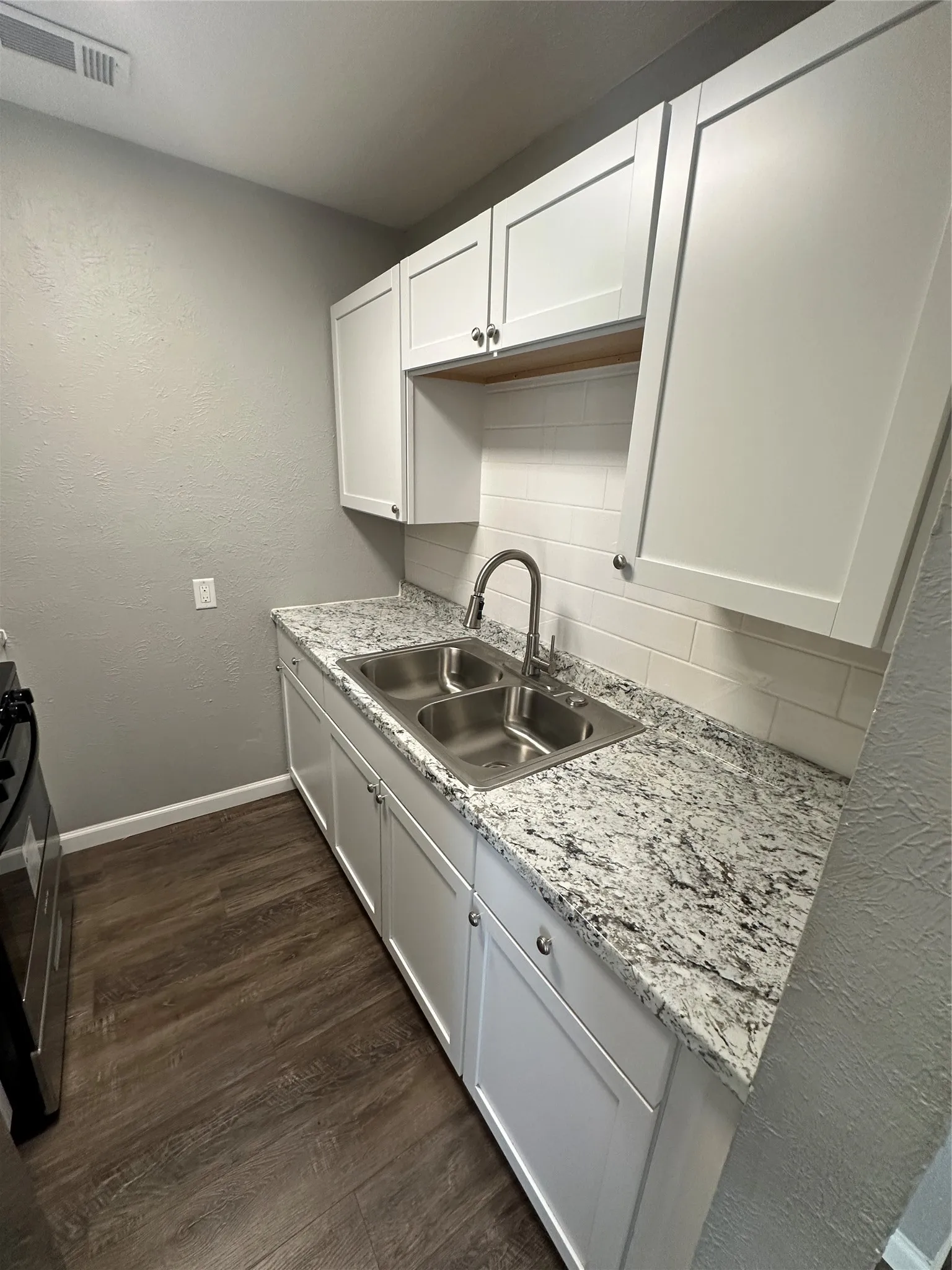 Duplex For Rent in Tarrant County , 907 S Mesquite Street 907A, Arlington, Texas 76010, 1 Bedroom, 1 Bathroom, Garage spaces, 500 Sqft, built in 1984, mls#21319995, Real Estate Agent in Arlington, Homes For Rent in Tarrant county, Homes For Rent in Arlington, Realtor in Arlington Texas, Real Estate Brokerage Independent Realty Texas, Luminita Cordes Realtor