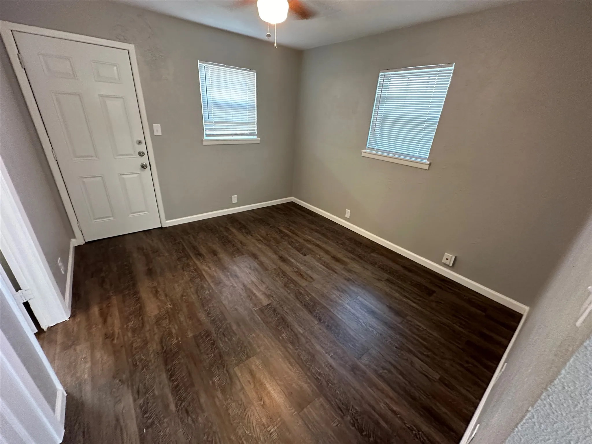 Duplex For Rent in Tarrant County , 907 S Mesquite Street 907A, Arlington, Texas 76010, 1 Bedroom, 1 Bathroom, Garage spaces, 500 Sqft, built in 1984, mls#21319995, Real Estate Agent in Arlington, Homes For Rent in Tarrant county, Homes For Rent in Arlington, Realtor in Arlington Texas, Real Estate Brokerage Independent Realty Texas, Luminita Cordes Realtor