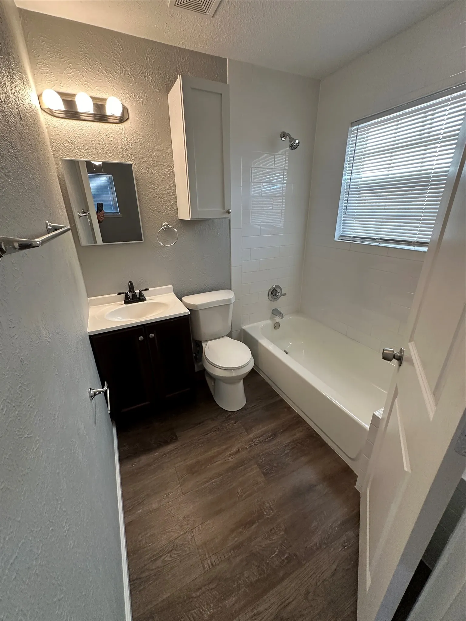 Duplex For Rent in Tarrant County , 907 S Mesquite Street 907A, Arlington, Texas 76010, 1 Bedroom, 1 Bathroom, Garage spaces, 500 Sqft, built in 1984, mls#21319995, Real Estate Agent in Arlington, Homes For Rent in Tarrant county, Homes For Rent in Arlington, Realtor in Arlington Texas, Real Estate Brokerage Independent Realty Texas, Luminita Cordes Realtor