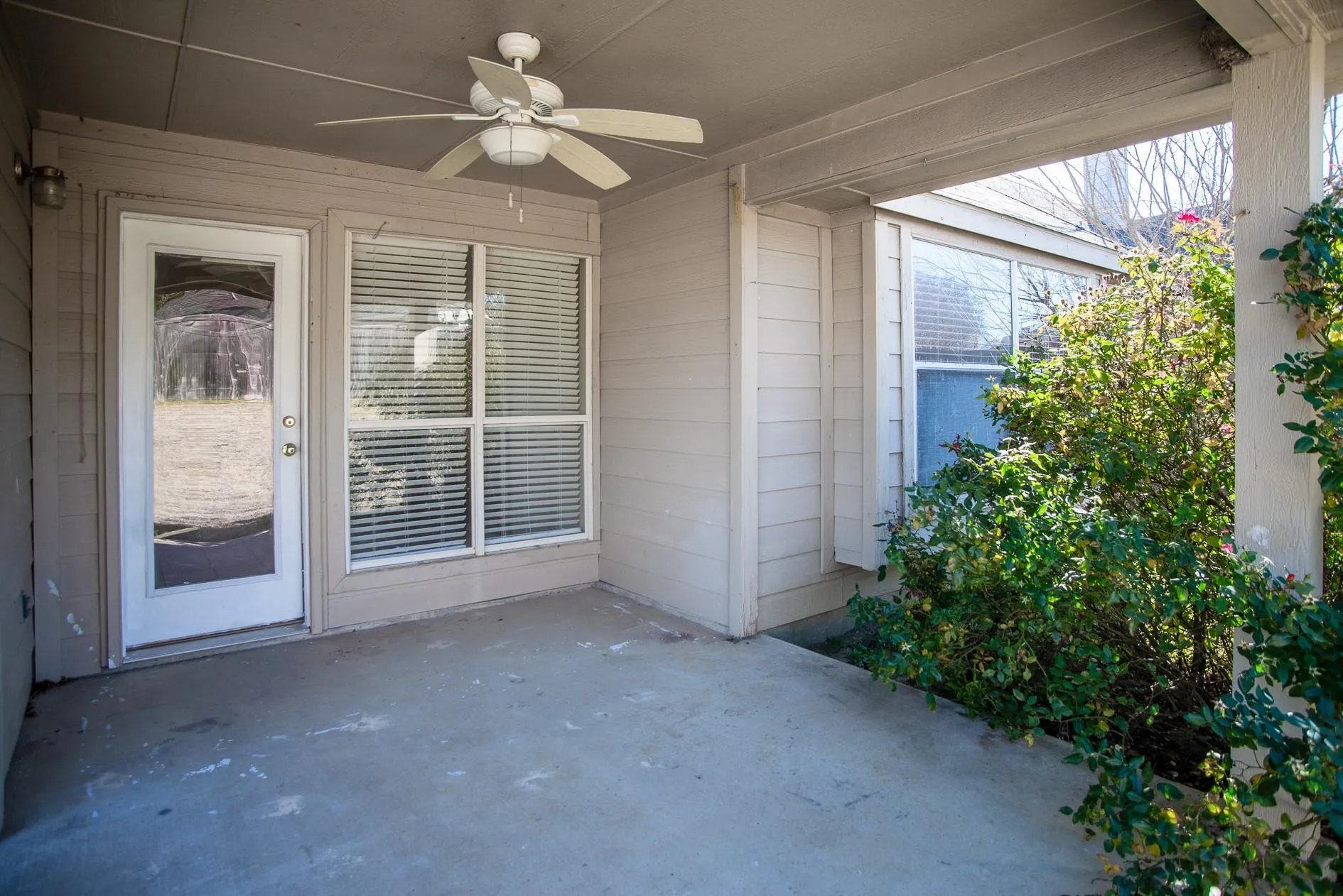 Single Family Residence For Rent in Dallas County , 6823 Woodcrest Drive, Sachse, Texas 75048, 4 Bedroom, 2 Bathroom, 1 Garage spaces, 1,851 Sqft, built in 2001, mls#21317393, Real Estate Agent in Sachse, Homes For Rent in Dallas county, Homes For Rent in Sachse, Realtor in Sachse Texas, Real Estate Brokerage Independent Realty Texas, Luminita Cordes Realtor