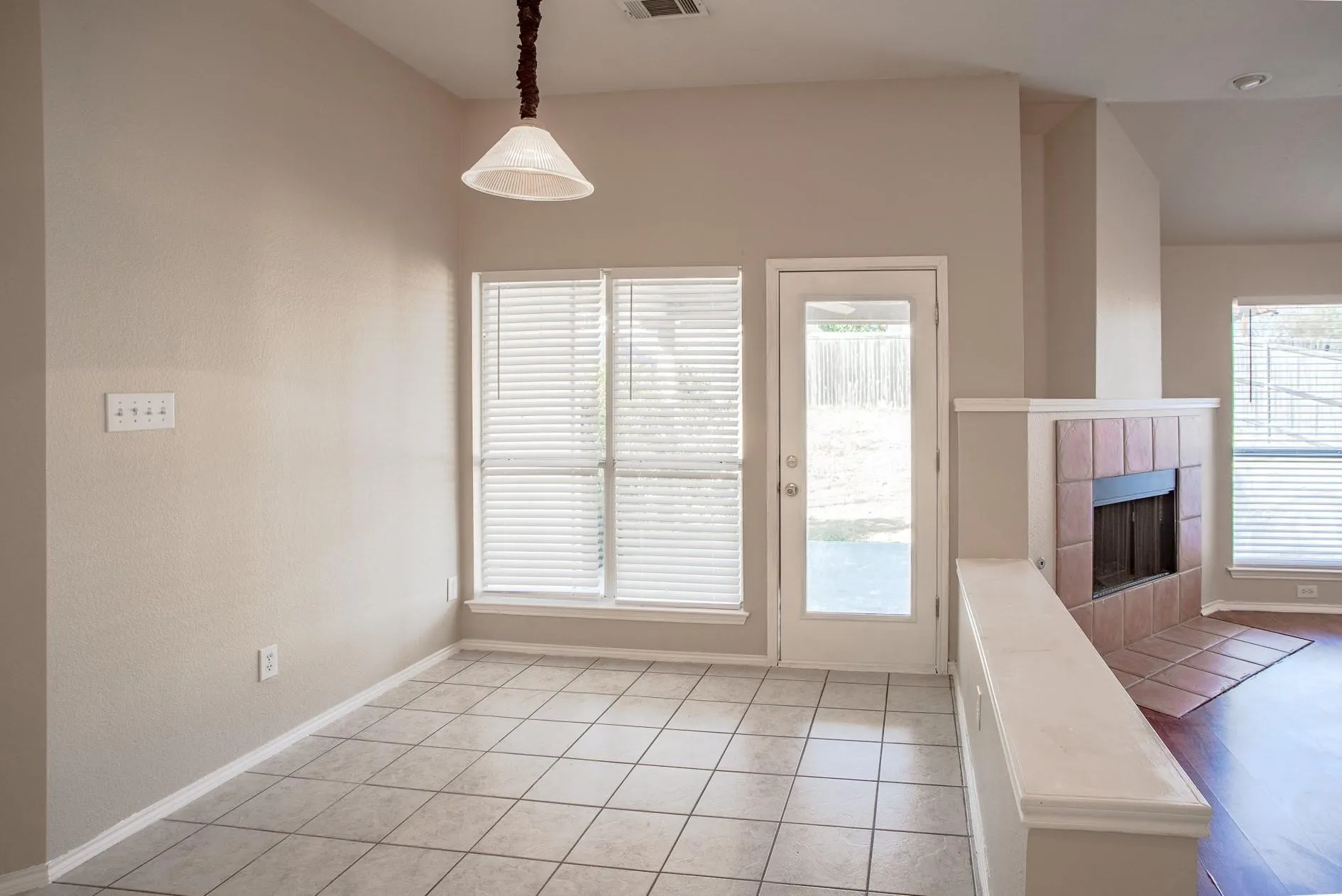 Single Family Residence For Rent in Dallas County , 6823 Woodcrest Drive, Sachse, Texas 75048, 4 Bedroom, 2 Bathroom, 1 Garage spaces, 1,851 Sqft, built in 2001, mls#21317393, Real Estate Agent in Sachse, Homes For Rent in Dallas county, Homes For Rent in Sachse, Realtor in Sachse Texas, Real Estate Brokerage Independent Realty Texas, Luminita Cordes Realtor