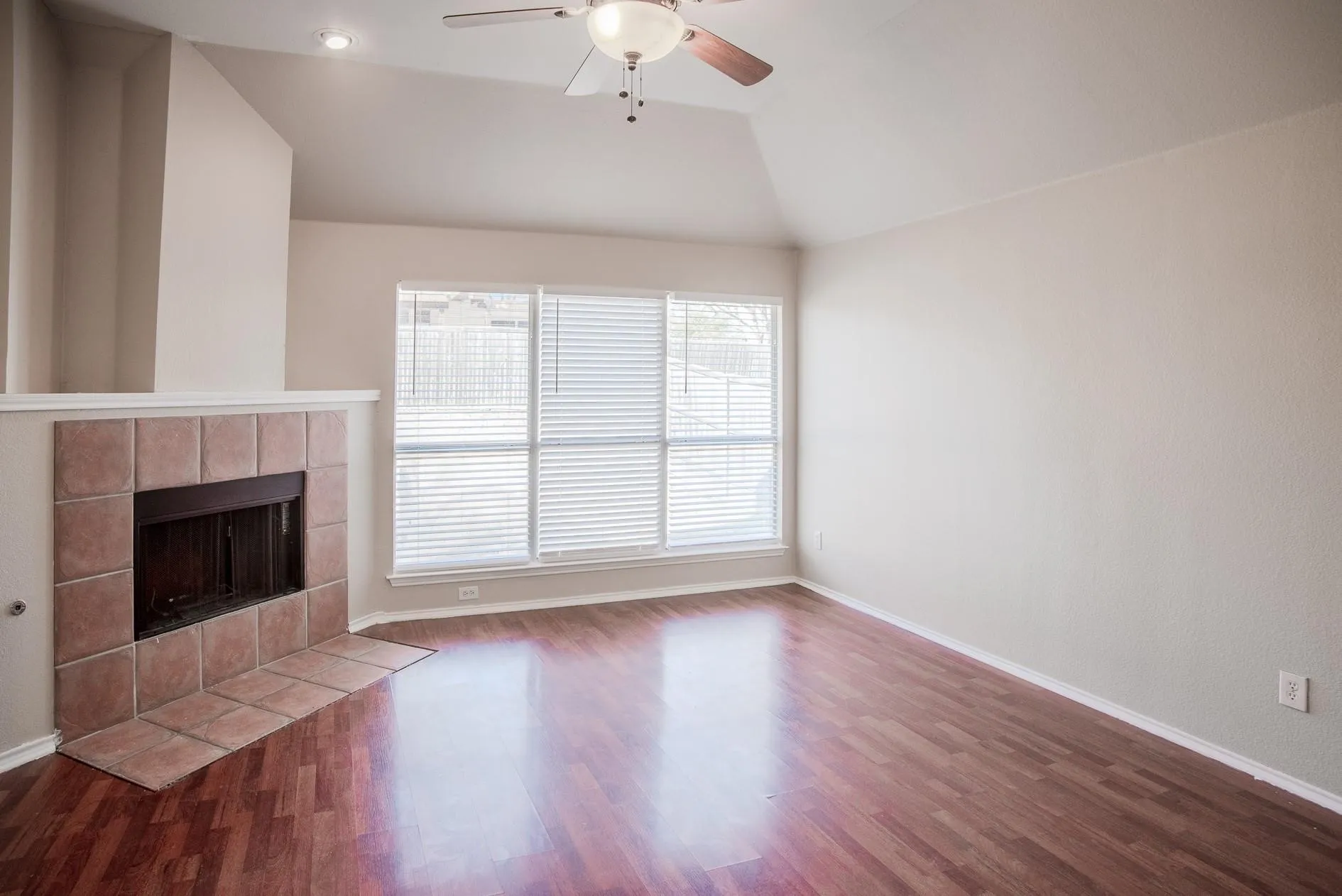 Single Family Residence For Rent in Dallas County , 6823 Woodcrest Drive, Sachse, Texas 75048, 4 Bedroom, 2 Bathroom, 1 Garage spaces, 1,851 Sqft, built in 2001, mls#21317393, Real Estate Agent in Sachse, Homes For Rent in Dallas county, Homes For Rent in Sachse, Realtor in Sachse Texas, Real Estate Brokerage Independent Realty Texas, Luminita Cordes Realtor