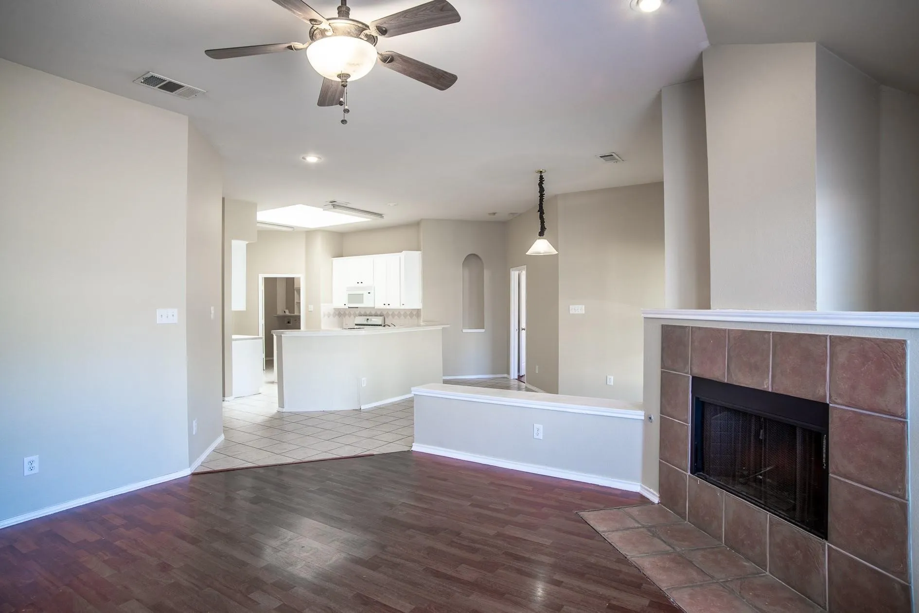 Single Family Residence For Rent in Dallas County , 6823 Woodcrest Drive, Sachse, Texas 75048, 4 Bedroom, 2 Bathroom, 1 Garage spaces, 1,851 Sqft, built in 2001, mls#21317393, Real Estate Agent in Sachse, Homes For Rent in Dallas county, Homes For Rent in Sachse, Realtor in Sachse Texas, Real Estate Brokerage Independent Realty Texas, Luminita Cordes Realtor