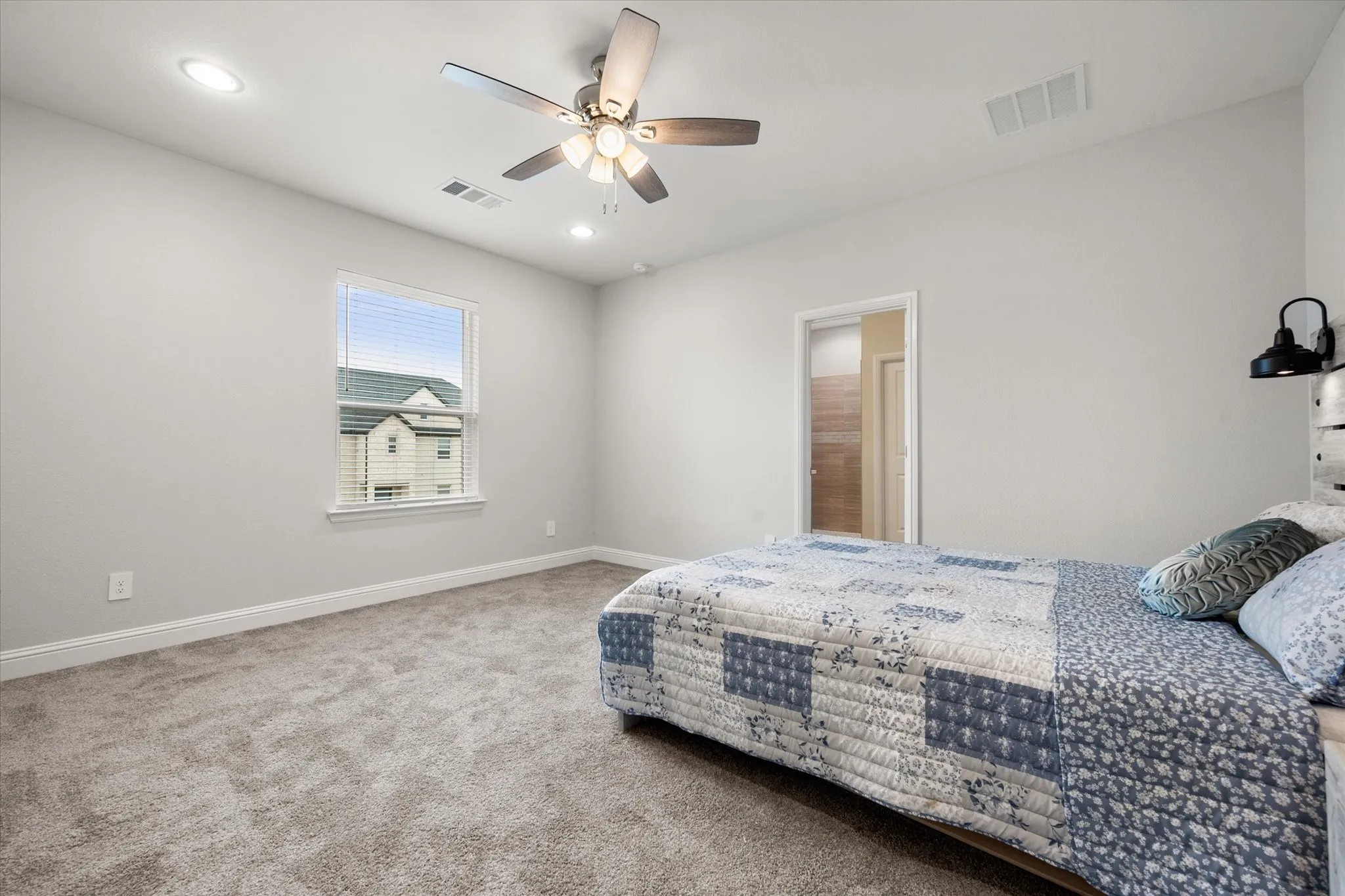 Townhouse For Rent in Tarrant County , 2333 Spring Park Boulevard, Arlington, Texas 76016, 4 Bedroom, 3 Bathroom, 2 Garage spaces, 2,500 Sqft, built in 2024, mls#21244792, Real Estate Agent in Arlington, Homes For Rent in Tarrant county, Homes For Rent in Arlington, Realtor in Arlington Texas, Real Estate Brokerage Independent Realty Texas, Luminita Cordes Realtor