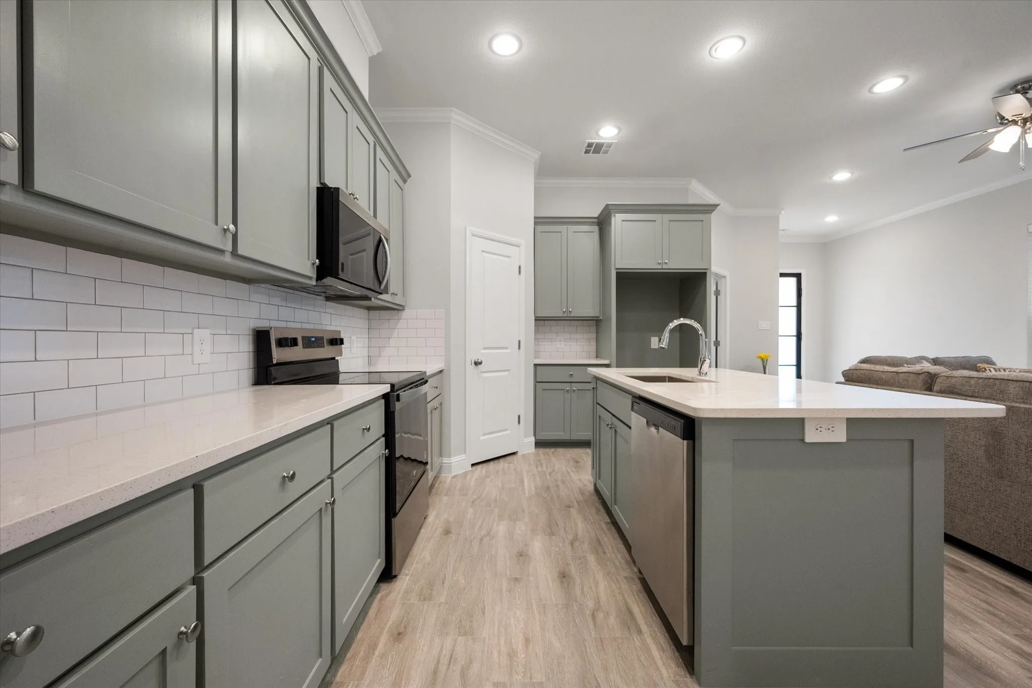 Townhouse For Rent in Tarrant County , 2333 Spring Park Boulevard, Arlington, Texas 76016, 4 Bedroom, 3 Bathroom, 2 Garage spaces, 2,500 Sqft, built in 2024, mls#21244792, Real Estate Agent in Arlington, Homes For Rent in Tarrant county, Homes For Rent in Arlington, Realtor in Arlington Texas, Real Estate Brokerage Independent Realty Texas, Luminita Cordes Realtor