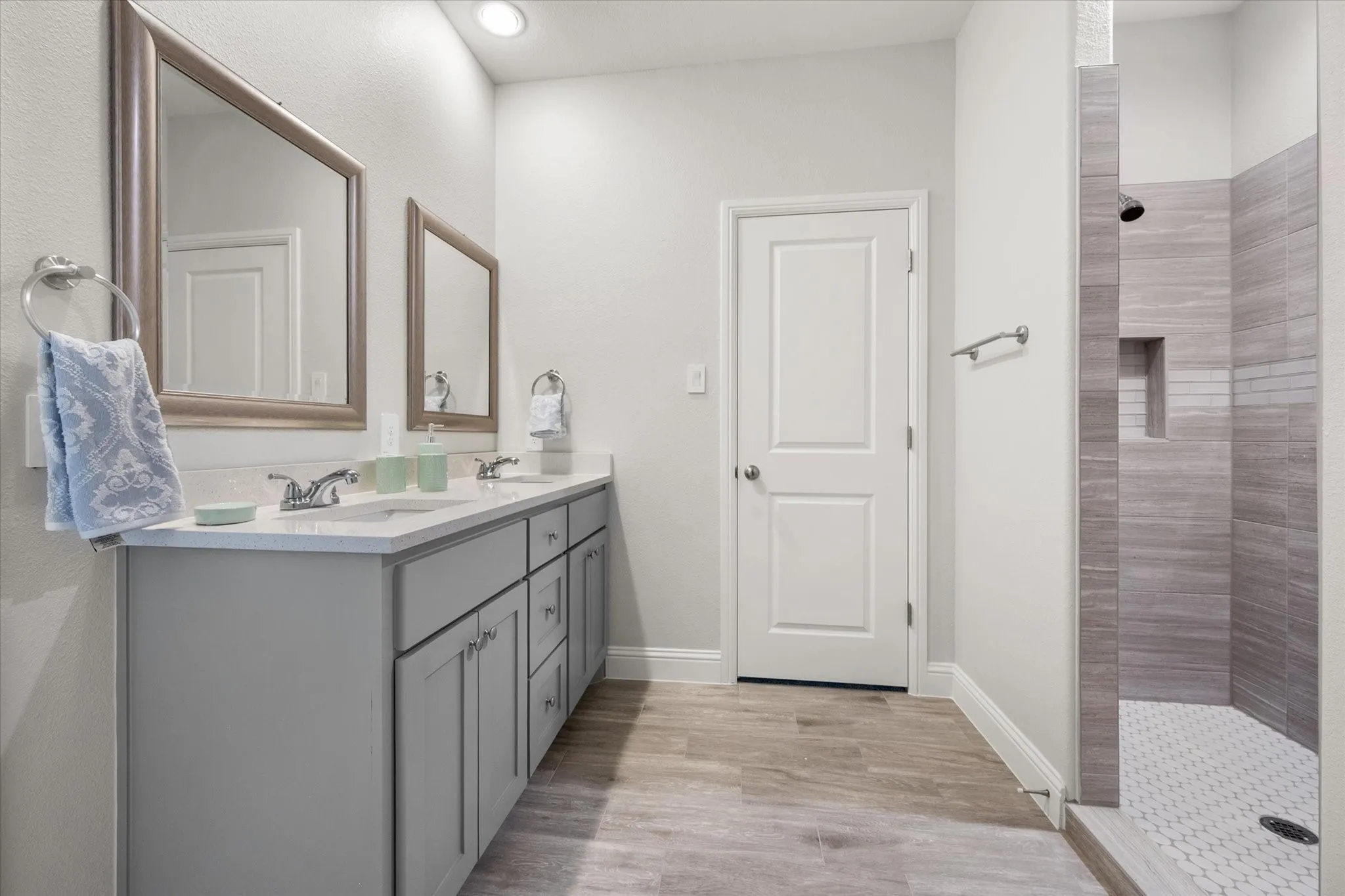 Townhouse For Rent in Tarrant County , 2333 Spring Park Boulevard, Arlington, Texas 76016, 4 Bedroom, 3 Bathroom, 2 Garage spaces, 2,500 Sqft, built in 2024, mls#21244792, Real Estate Agent in Arlington, Homes For Rent in Tarrant county, Homes For Rent in Arlington, Realtor in Arlington Texas, Real Estate Brokerage Independent Realty Texas, Luminita Cordes Realtor