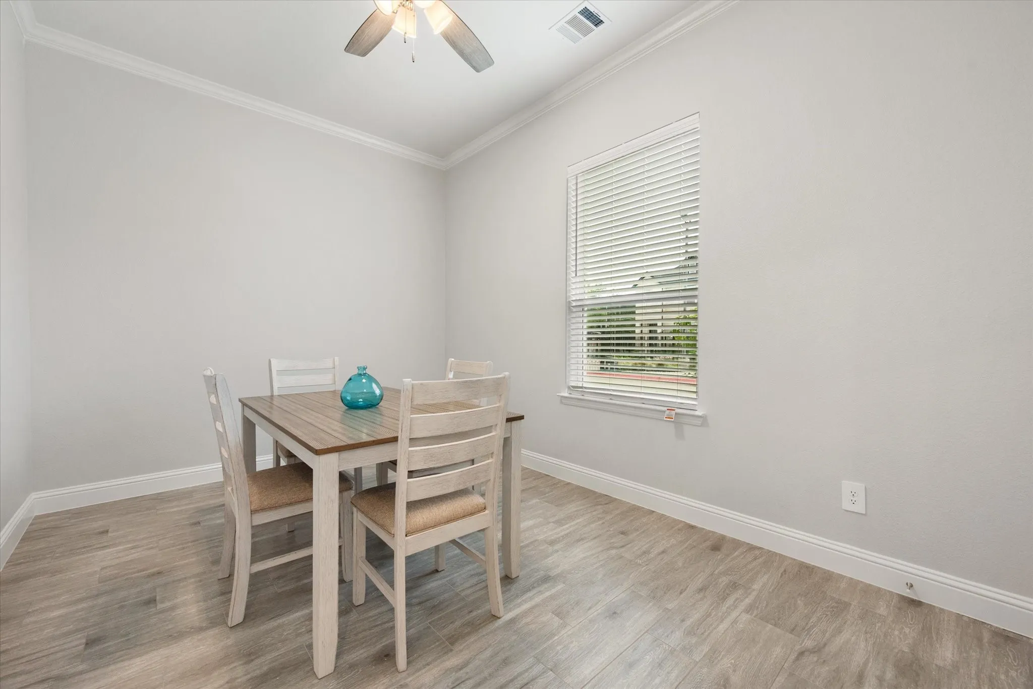 Townhouse For Rent in Tarrant County , 2333 Spring Park Boulevard, Arlington, Texas 76016, 4 Bedroom, 3 Bathroom, 2 Garage spaces, 2,500 Sqft, built in 2024, mls#21244792, Real Estate Agent in Arlington, Homes For Rent in Tarrant county, Homes For Rent in Arlington, Realtor in Arlington Texas, Real Estate Brokerage Independent Realty Texas, Luminita Cordes Realtor