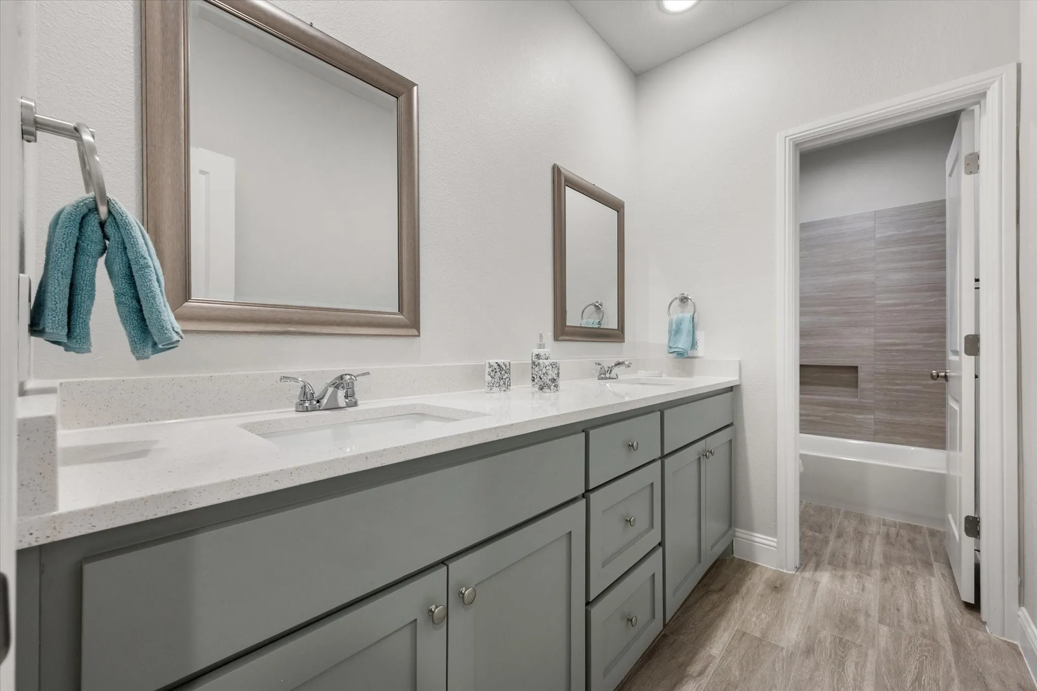 Townhouse For Rent in Tarrant County , 2333 Spring Park Boulevard, Arlington, Texas 76016, 4 Bedroom, 3 Bathroom, 2 Garage spaces, 2,500 Sqft, built in 2024, mls#21244792, Real Estate Agent in Arlington, Homes For Rent in Tarrant county, Homes For Rent in Arlington, Realtor in Arlington Texas, Real Estate Brokerage Independent Realty Texas, Luminita Cordes Realtor