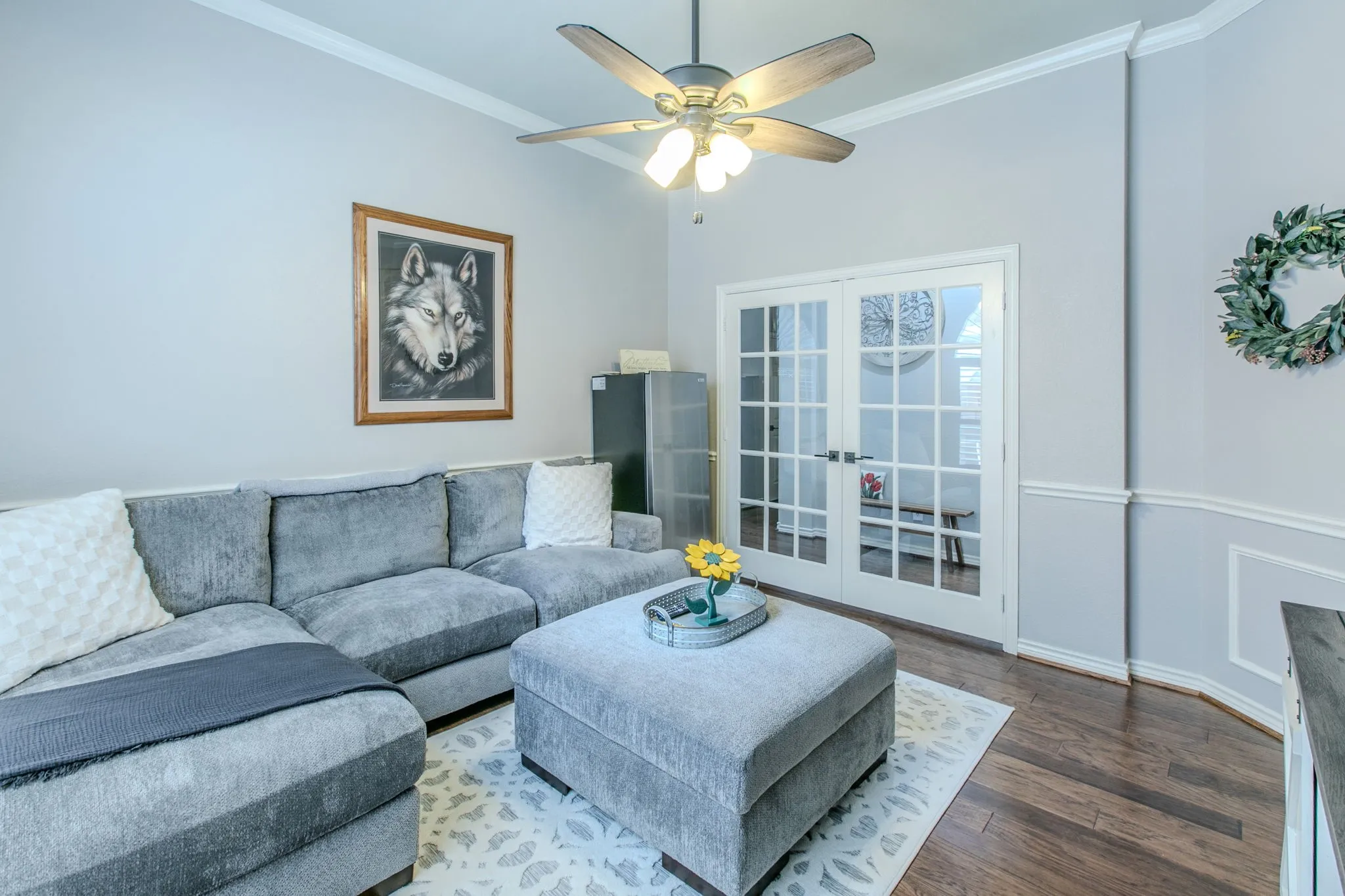 media room w ceiling fan