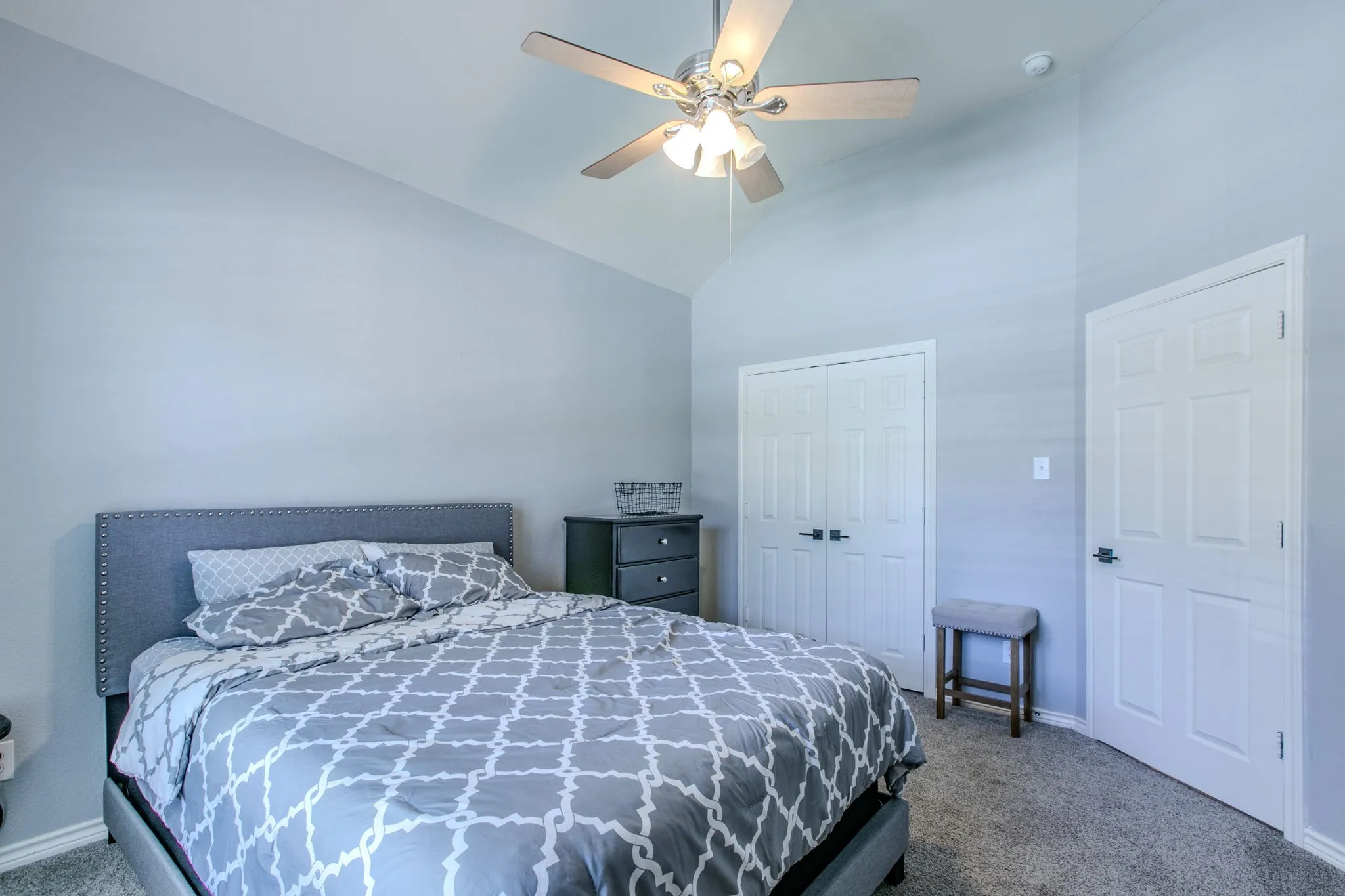 Bed 4 w ceiling fan