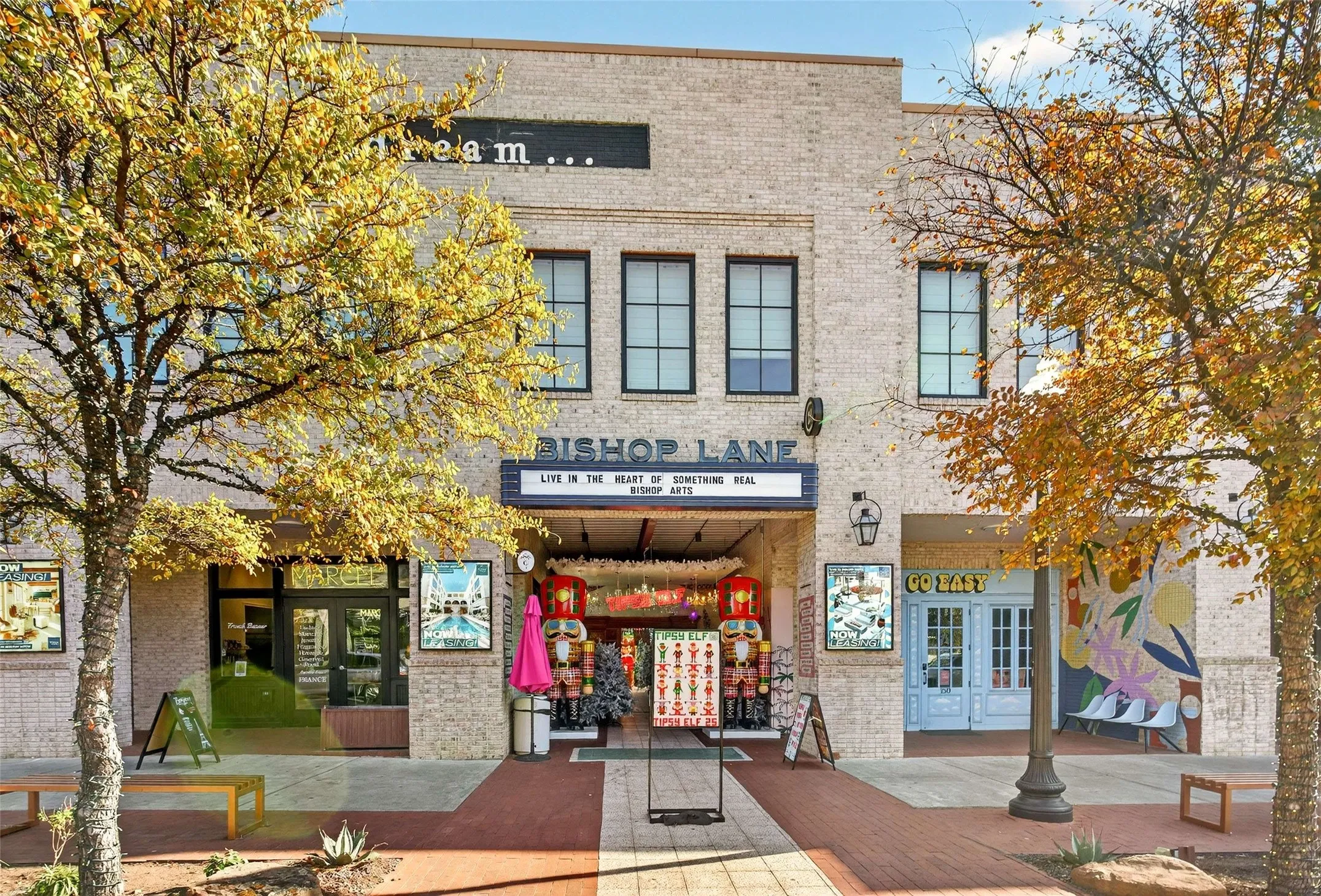 Apartment For Sale in Dallas County , 435 W 9th Street, Dallas, Texas 75208, 18 Bedroom, 16 Bathroom, Garage spaces, 0 Sqft, built in 1925, mls#21318003, Real Estate Agent in Dallas, Homes For Sale in Dallas county, Homes For Sale in Dallas, Realtor in Dallas Texas, Real Estate Brokerage Independent Realty Texas, Luminita Cordes Realtor