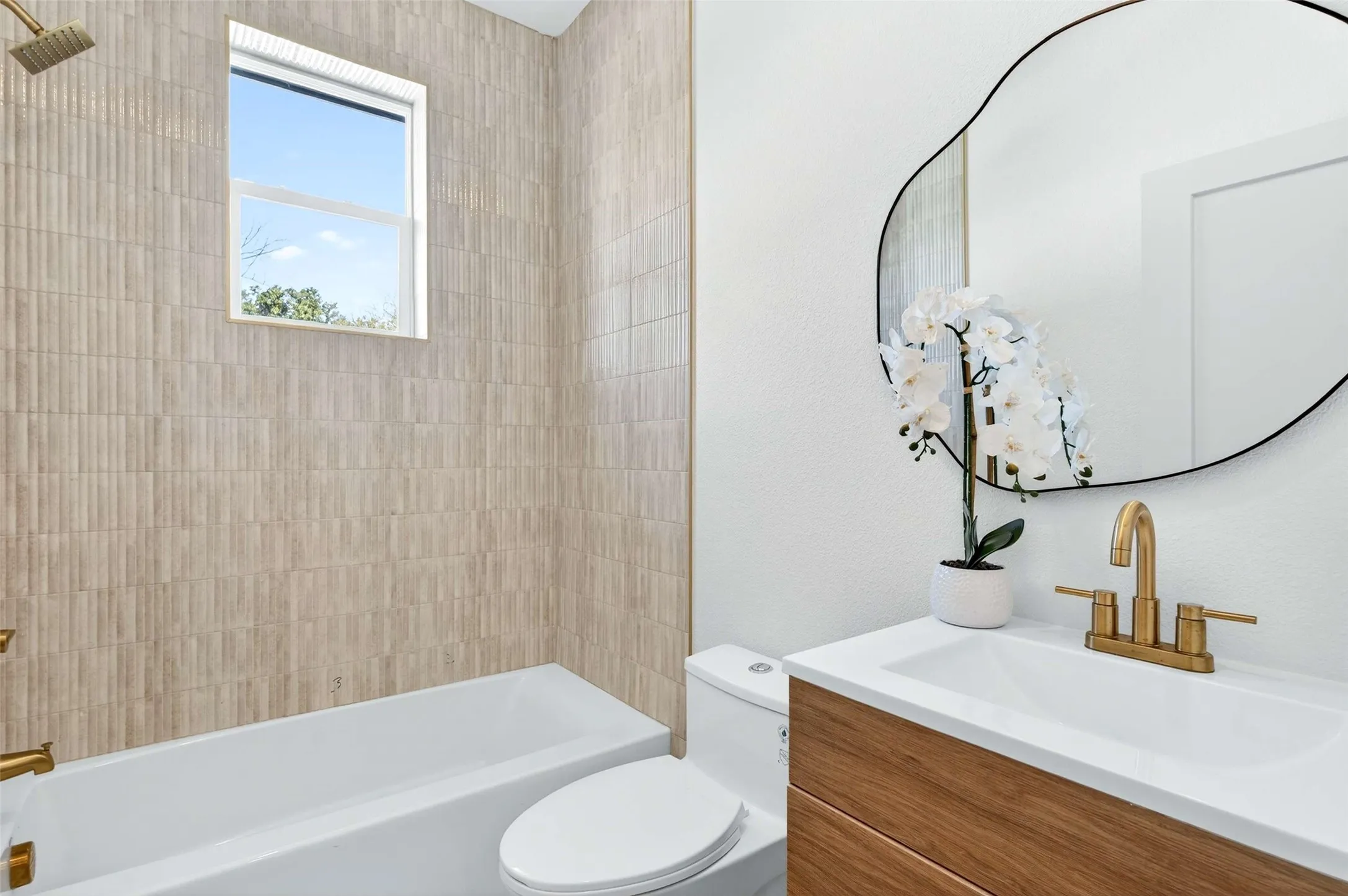 Apartment For Sale in Dallas County , 435 W 9th Street, Dallas, Texas 75208, 18 Bedroom, 16 Bathroom, Garage spaces, 0 Sqft, built in 1925, mls#21318003, Real Estate Agent in Dallas, Homes For Sale in Dallas county, Homes For Sale in Dallas, Realtor in Dallas Texas, Real Estate Brokerage Independent Realty Texas, Luminita Cordes Realtor