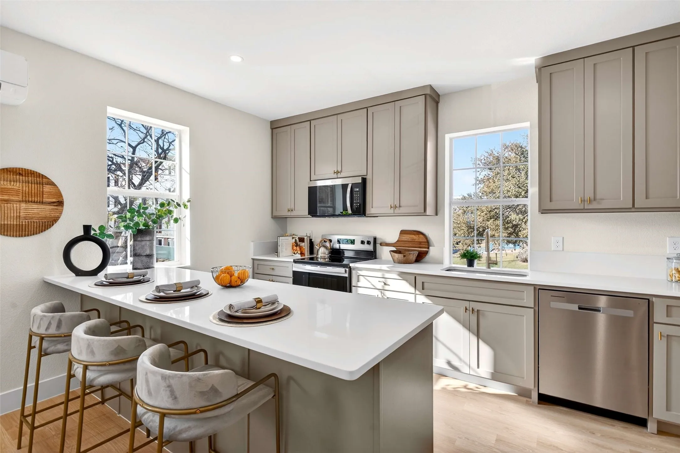 Apartment For Sale in Dallas County , 435 W 9th Street, Dallas, Texas 75208, 18 Bedroom, 16 Bathroom, Garage spaces, 0 Sqft, built in 1925, mls#21318003, Real Estate Agent in Dallas, Homes For Sale in Dallas county, Homes For Sale in Dallas, Realtor in Dallas Texas, Real Estate Brokerage Independent Realty Texas, Luminita Cordes Realtor