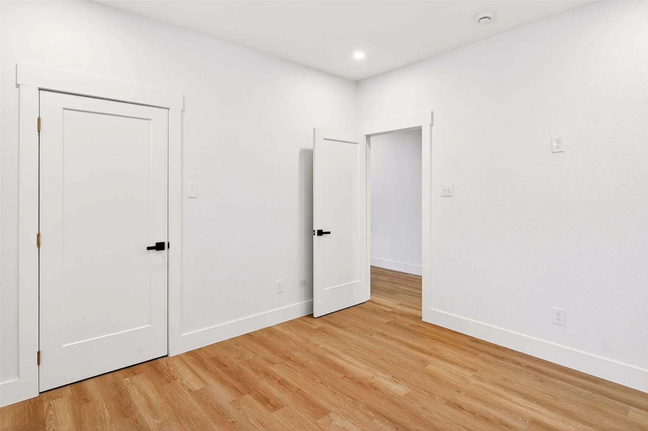 Apartment For Sale in Dallas County , 435 W 9th Street, Dallas, Texas 75208, 18 Bedroom, 16 Bathroom, Garage spaces, 0 Sqft, built in 1925, mls#21318003, Real Estate Agent in Dallas, Homes For Sale in Dallas county, Homes For Sale in Dallas, Realtor in Dallas Texas, Real Estate Brokerage Independent Realty Texas, Luminita Cordes Realtor
