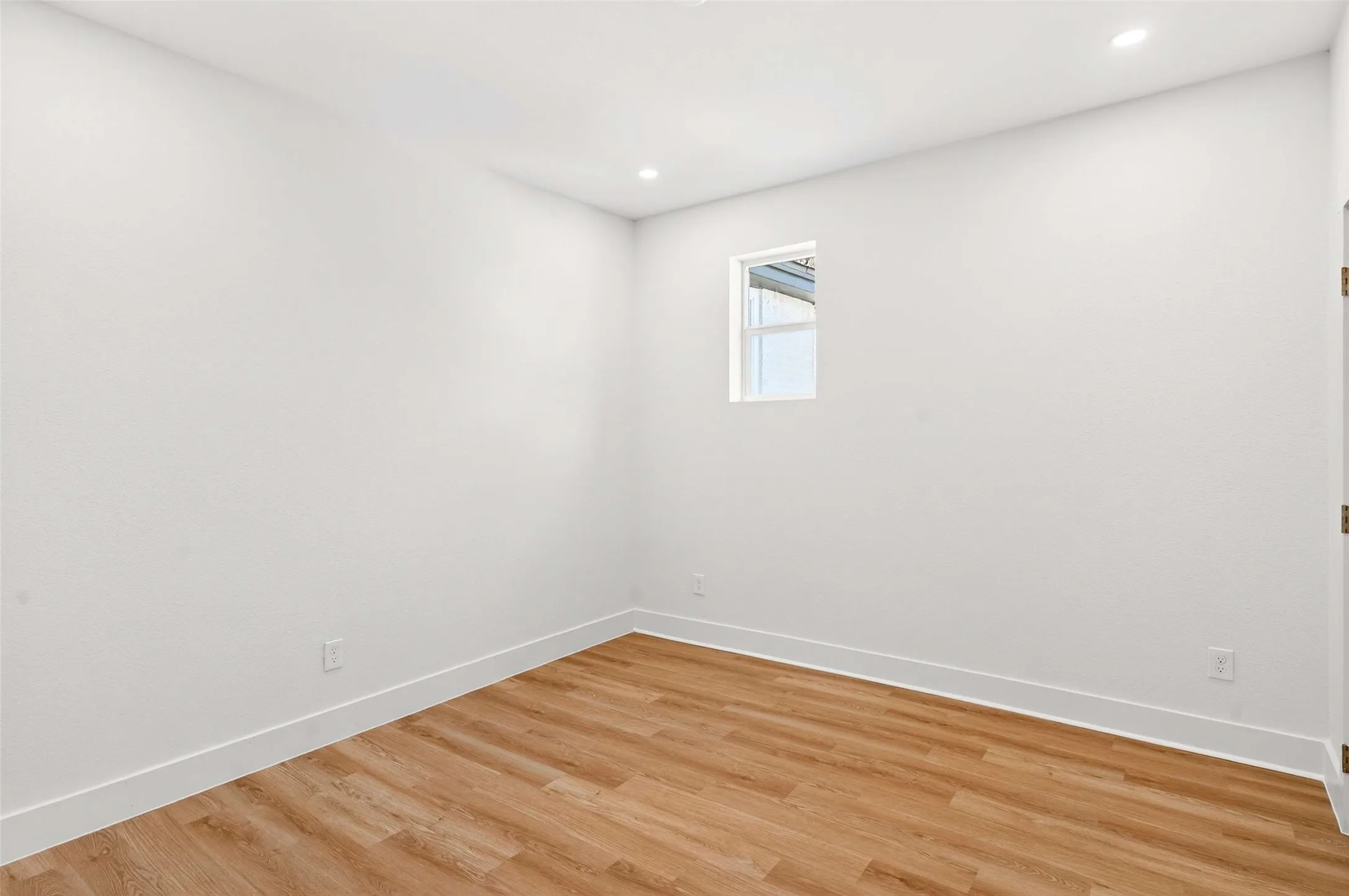 Apartment For Sale in Dallas County , 435 W 9th Street, Dallas, Texas 75208, 18 Bedroom, 16 Bathroom, Garage spaces, 0 Sqft, built in 1925, mls#21318003, Real Estate Agent in Dallas, Homes For Sale in Dallas county, Homes For Sale in Dallas, Realtor in Dallas Texas, Real Estate Brokerage Independent Realty Texas, Luminita Cordes Realtor
